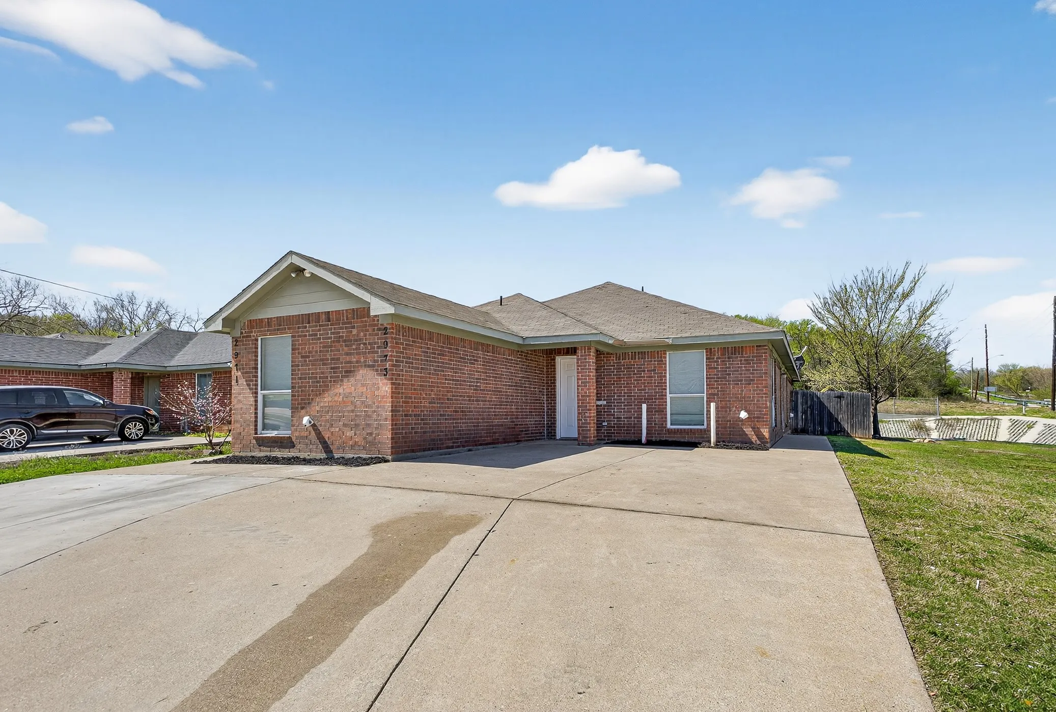 Duplex For Sale in Tarrant County , 2971 Loving Avenue, Fort Worth, Texas 76106, 5 Bedrooms, 3 Bathrooms, Garage spaces, 0 Sqft, built in 2004, Preowned, Price $375,000, mls#21206096, Real Estate Agent in Fort Worth, Homes For Sale in Tarrant county, Homes For Sale in Fort Worth, Realtor in Fort Worth Texas, Real Estate Brokerage Independent Realty Texas, Luminita Cordes Realtor