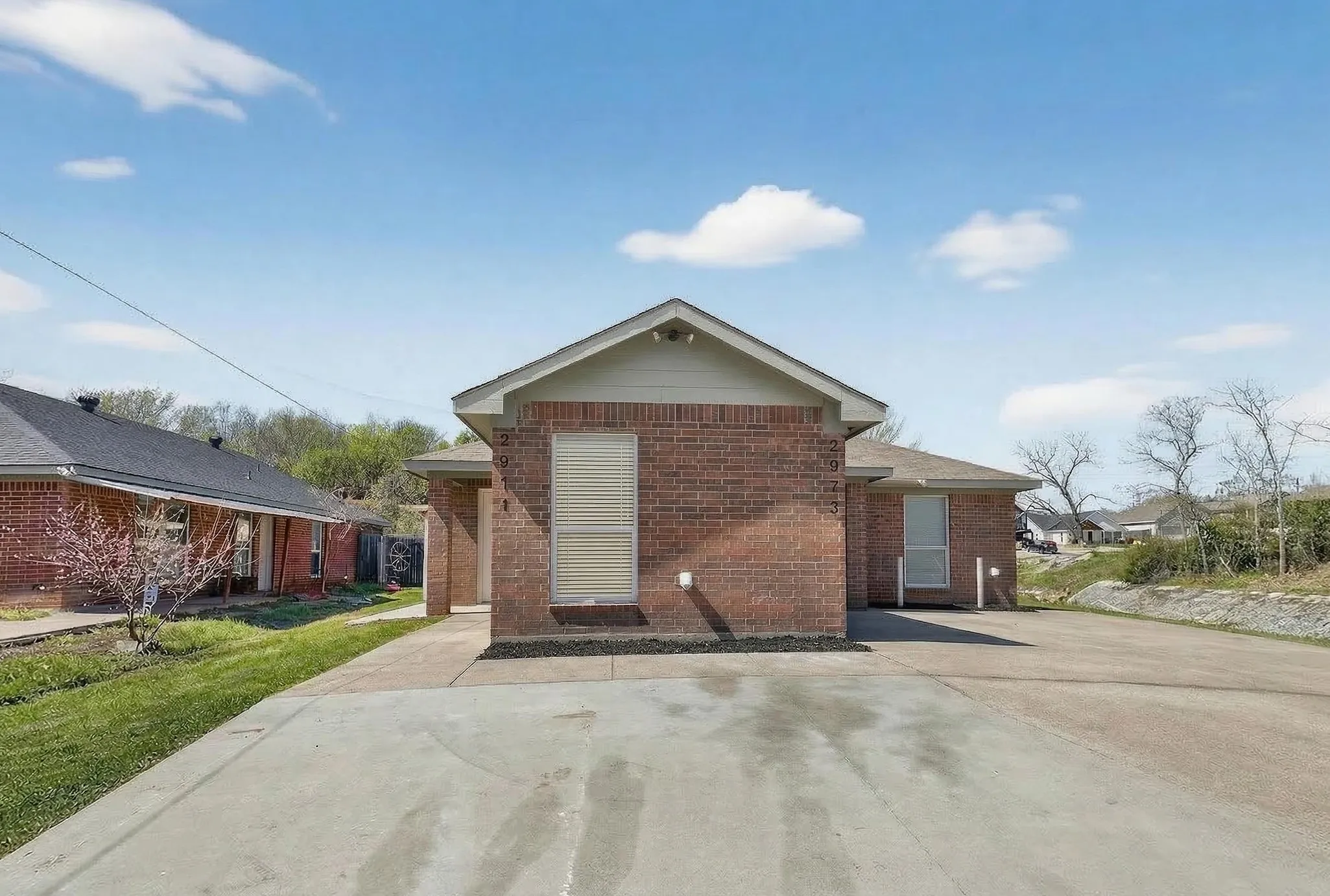 Duplex For Sale in Tarrant County , 2971 Loving Avenue, Fort Worth, Texas 76106, 5 Bedrooms, 3 Bathrooms, Garage spaces, 0 Sqft, built in 2004, Preowned, Price $375,000, mls#21206096, Real Estate Agent in Fort Worth, Homes For Sale in Tarrant county, Homes For Sale in Fort Worth, Realtor in Fort Worth Texas, Real Estate Brokerage Independent Realty Texas, Luminita Cordes Realtor