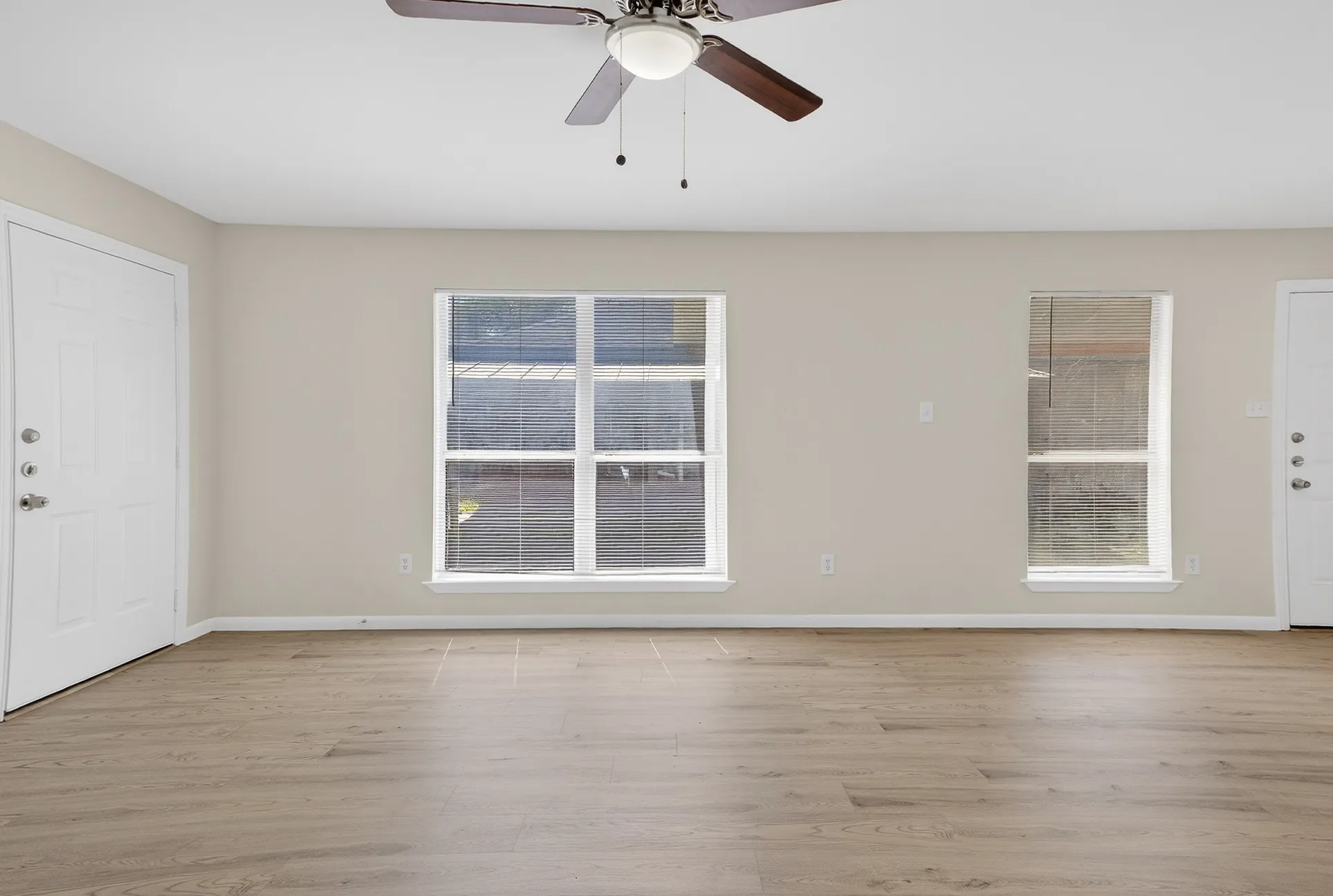 Duplex For Sale in Tarrant County , 2971 Loving Avenue, Fort Worth, Texas 76106, 5 Bedrooms, 3 Bathrooms, Garage spaces, 0 Sqft, built in 2004, Preowned, Price $375,000, mls#21206096, Real Estate Agent in Fort Worth, Homes For Sale in Tarrant county, Homes For Sale in Fort Worth, Realtor in Fort Worth Texas, Real Estate Brokerage Independent Realty Texas, Luminita Cordes Realtor
