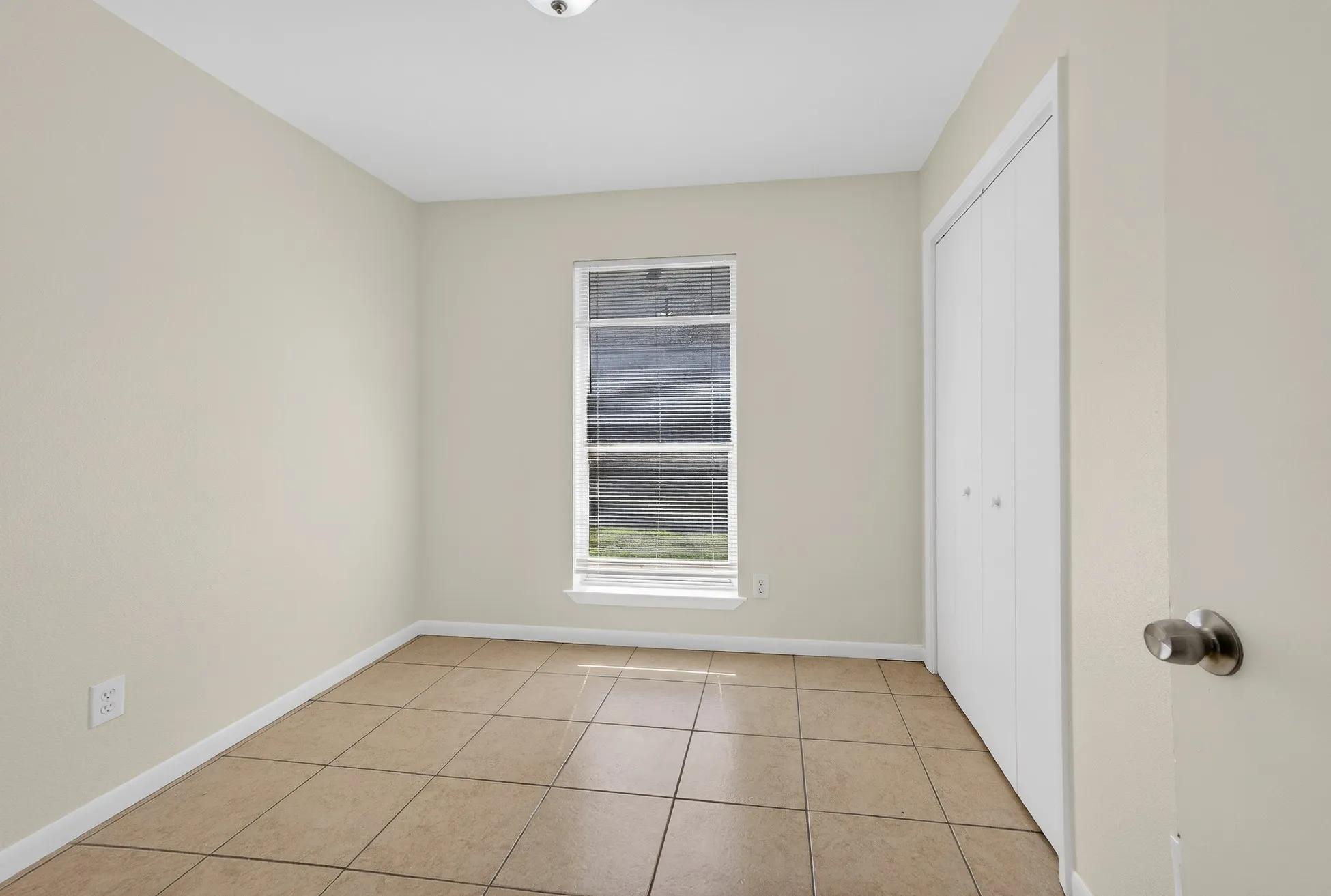 Duplex For Sale in Tarrant County , 2971 Loving Avenue, Fort Worth, Texas 76106, 5 Bedrooms, 3 Bathrooms, Garage spaces, 0 Sqft, built in 2004, Preowned, Price $375,000, mls#21206096, Real Estate Agent in Fort Worth, Homes For Sale in Tarrant county, Homes For Sale in Fort Worth, Realtor in Fort Worth Texas, Real Estate Brokerage Independent Realty Texas, Luminita Cordes Realtor