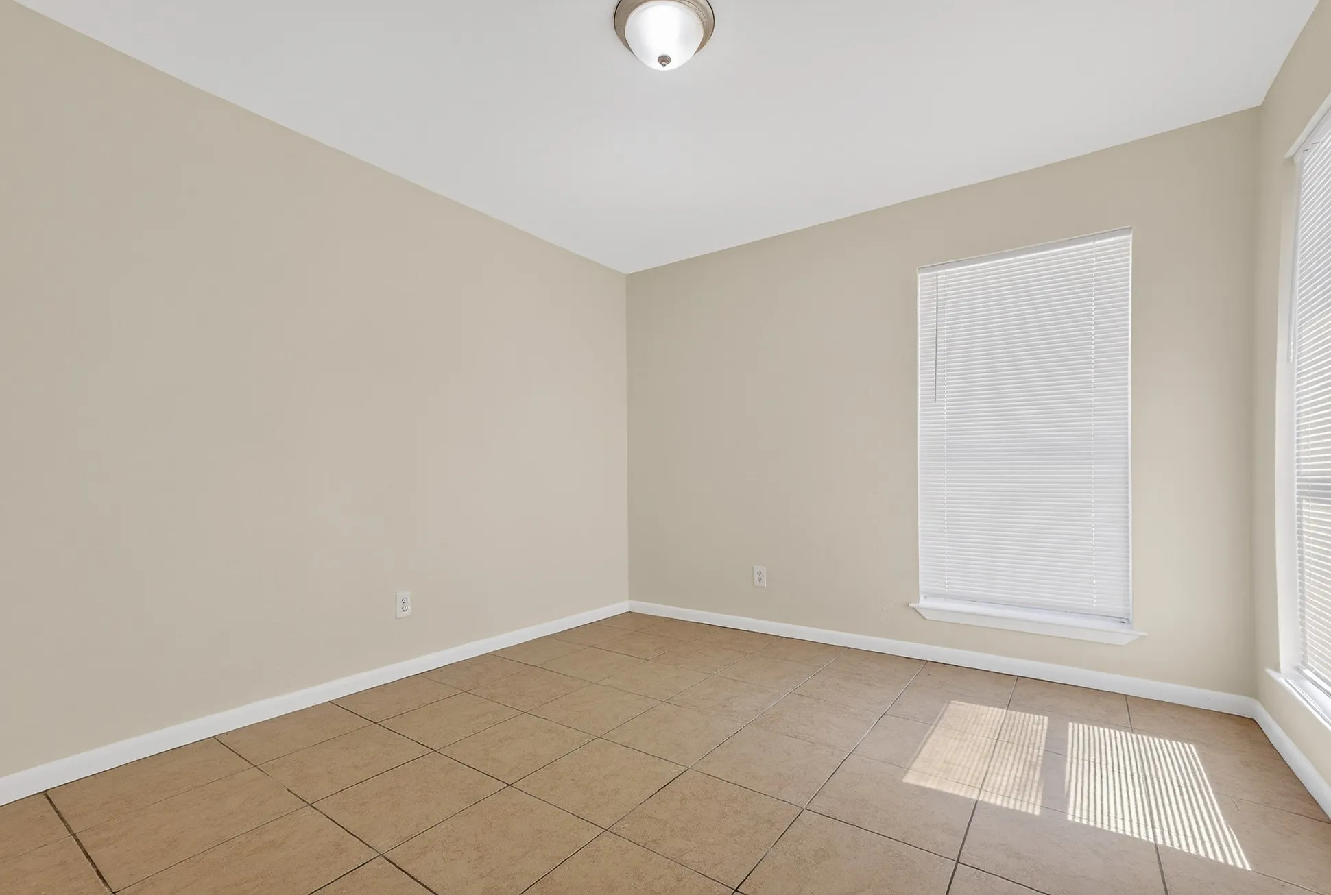 Duplex For Sale in Tarrant County , 2971 Loving Avenue, Fort Worth, Texas 76106, 5 Bedrooms, 3 Bathrooms, Garage spaces, 0 Sqft, built in 2004, Preowned, Price $375,000, mls#21206096, Real Estate Agent in Fort Worth, Homes For Sale in Tarrant county, Homes For Sale in Fort Worth, Realtor in Fort Worth Texas, Real Estate Brokerage Independent Realty Texas, Luminita Cordes Realtor