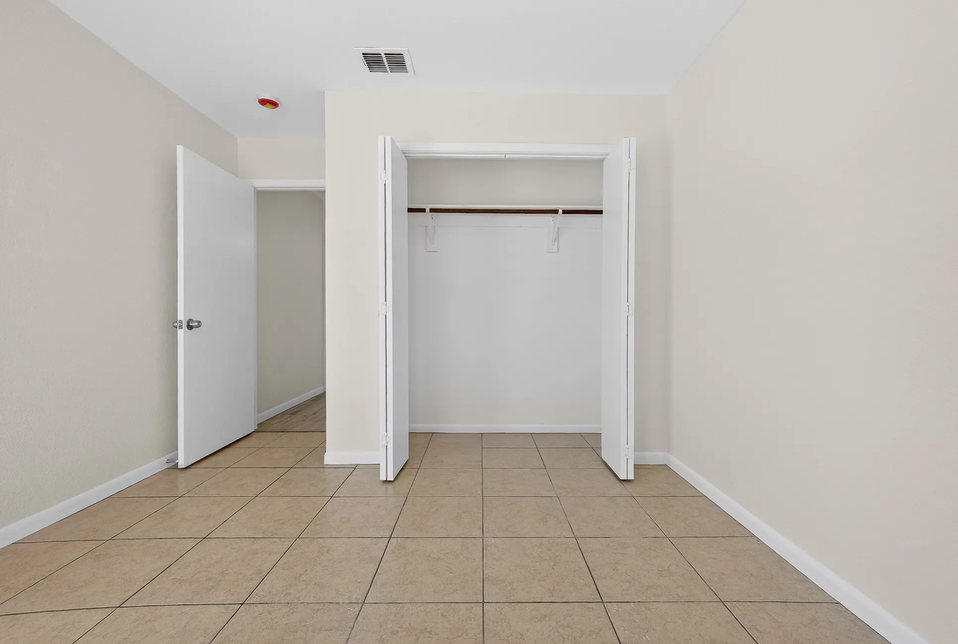 Duplex For Sale in Tarrant County , 2971 Loving Avenue, Fort Worth, Texas 76106, 5 Bedrooms, 3 Bathrooms, Garage spaces, 0 Sqft, built in 2004, Preowned, Price $375,000, mls#21206096, Real Estate Agent in Fort Worth, Homes For Sale in Tarrant county, Homes For Sale in Fort Worth, Realtor in Fort Worth Texas, Real Estate Brokerage Independent Realty Texas, Luminita Cordes Realtor