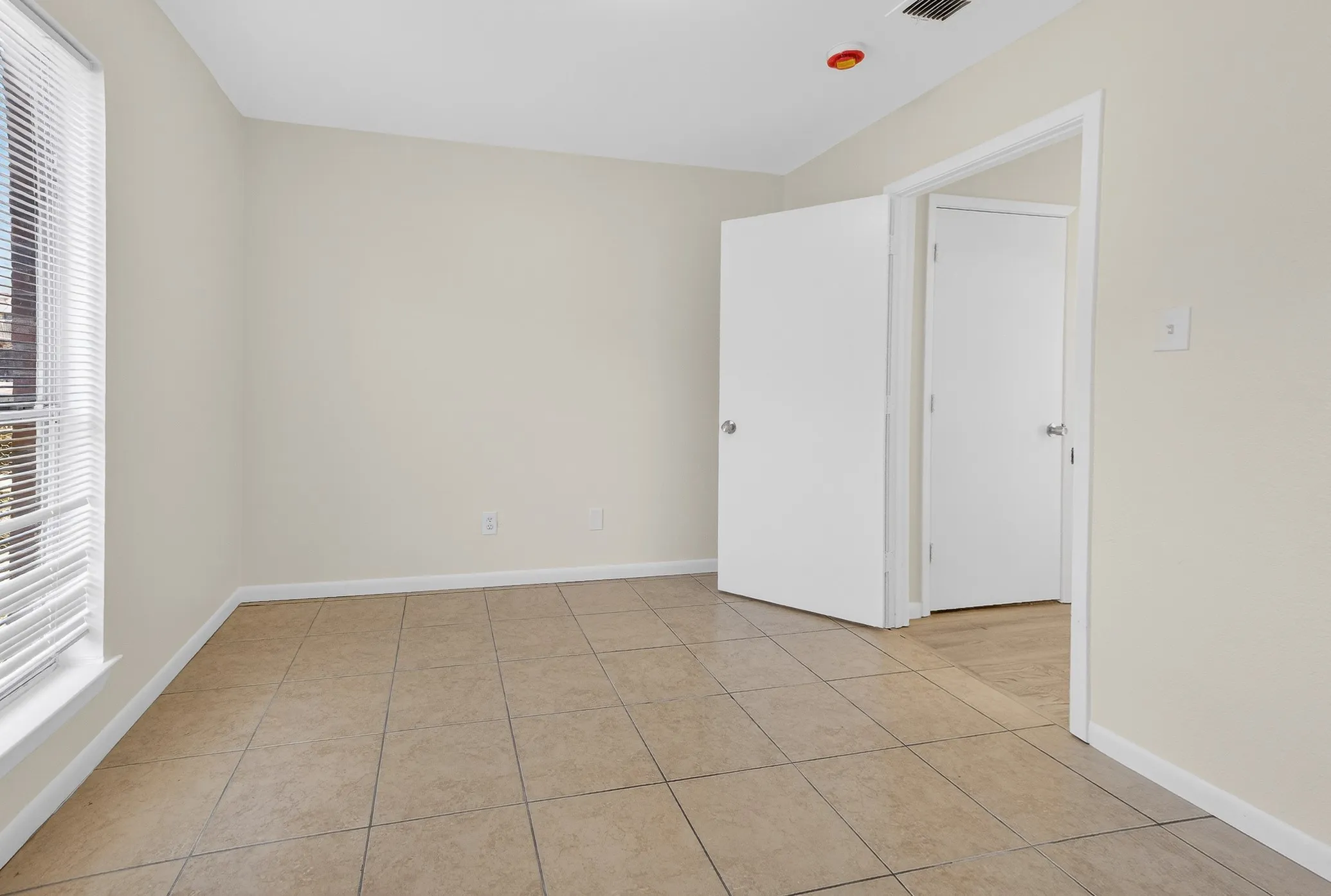 Duplex For Sale in Tarrant County , 2971 Loving Avenue, Fort Worth, Texas 76106, 5 Bedrooms, 3 Bathrooms, Garage spaces, 0 Sqft, built in 2004, Preowned, Price $375,000, mls#21206096, Real Estate Agent in Fort Worth, Homes For Sale in Tarrant county, Homes For Sale in Fort Worth, Realtor in Fort Worth Texas, Real Estate Brokerage Independent Realty Texas, Luminita Cordes Realtor