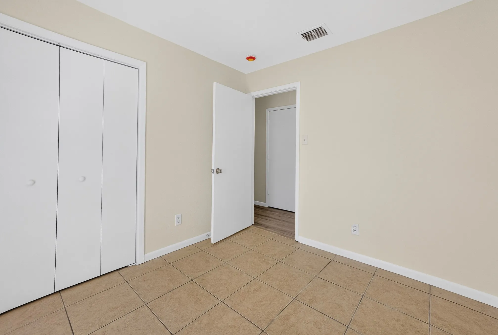Duplex For Sale in Tarrant County , 2971 Loving Avenue, Fort Worth, Texas 76106, 5 Bedrooms, 3 Bathrooms, Garage spaces, 0 Sqft, built in 2004, Preowned, Price $375,000, mls#21206096, Real Estate Agent in Fort Worth, Homes For Sale in Tarrant county, Homes For Sale in Fort Worth, Realtor in Fort Worth Texas, Real Estate Brokerage Independent Realty Texas, Luminita Cordes Realtor