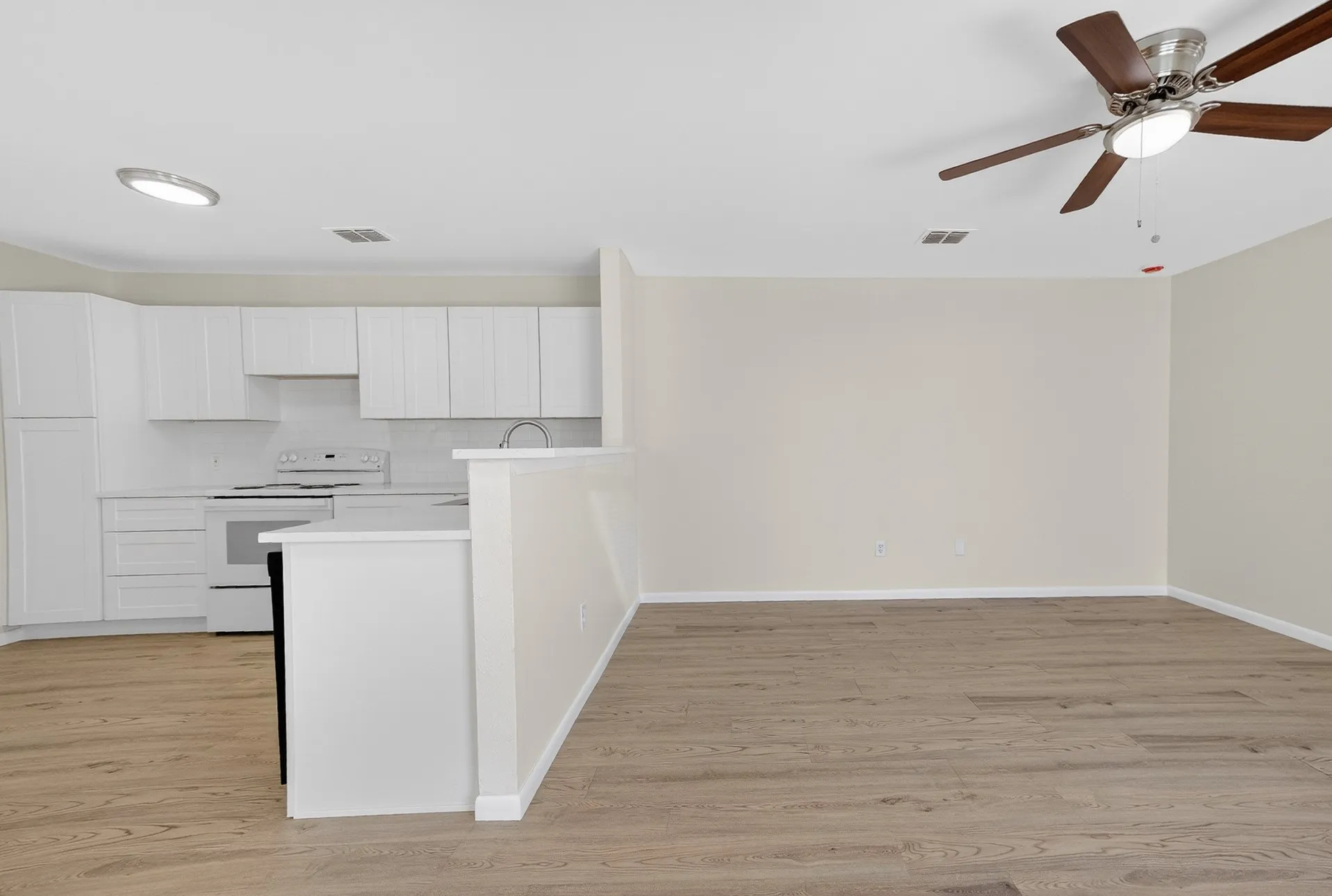 Duplex For Sale in Tarrant County , 2971 Loving Avenue, Fort Worth, Texas 76106, 5 Bedrooms, 3 Bathrooms, Garage spaces, 0 Sqft, built in 2004, Preowned, Price $375,000, mls#21206096, Real Estate Agent in Fort Worth, Homes For Sale in Tarrant county, Homes For Sale in Fort Worth, Realtor in Fort Worth Texas, Real Estate Brokerage Independent Realty Texas, Luminita Cordes Realtor