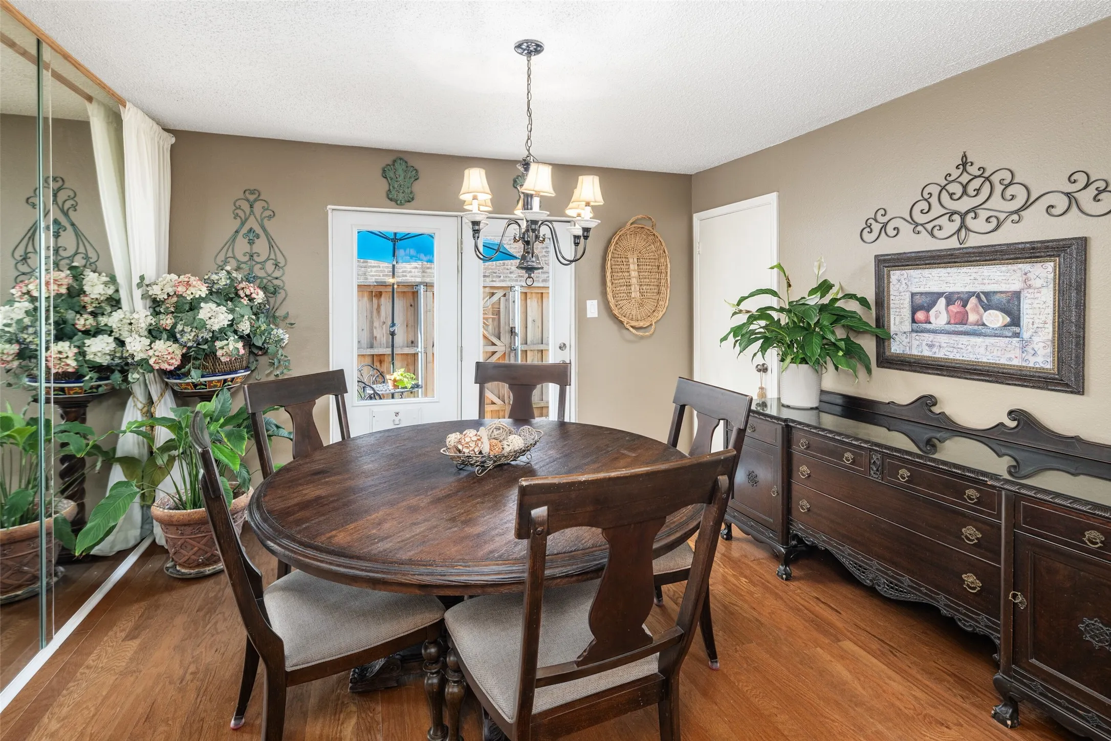 Spacious Dining Rom