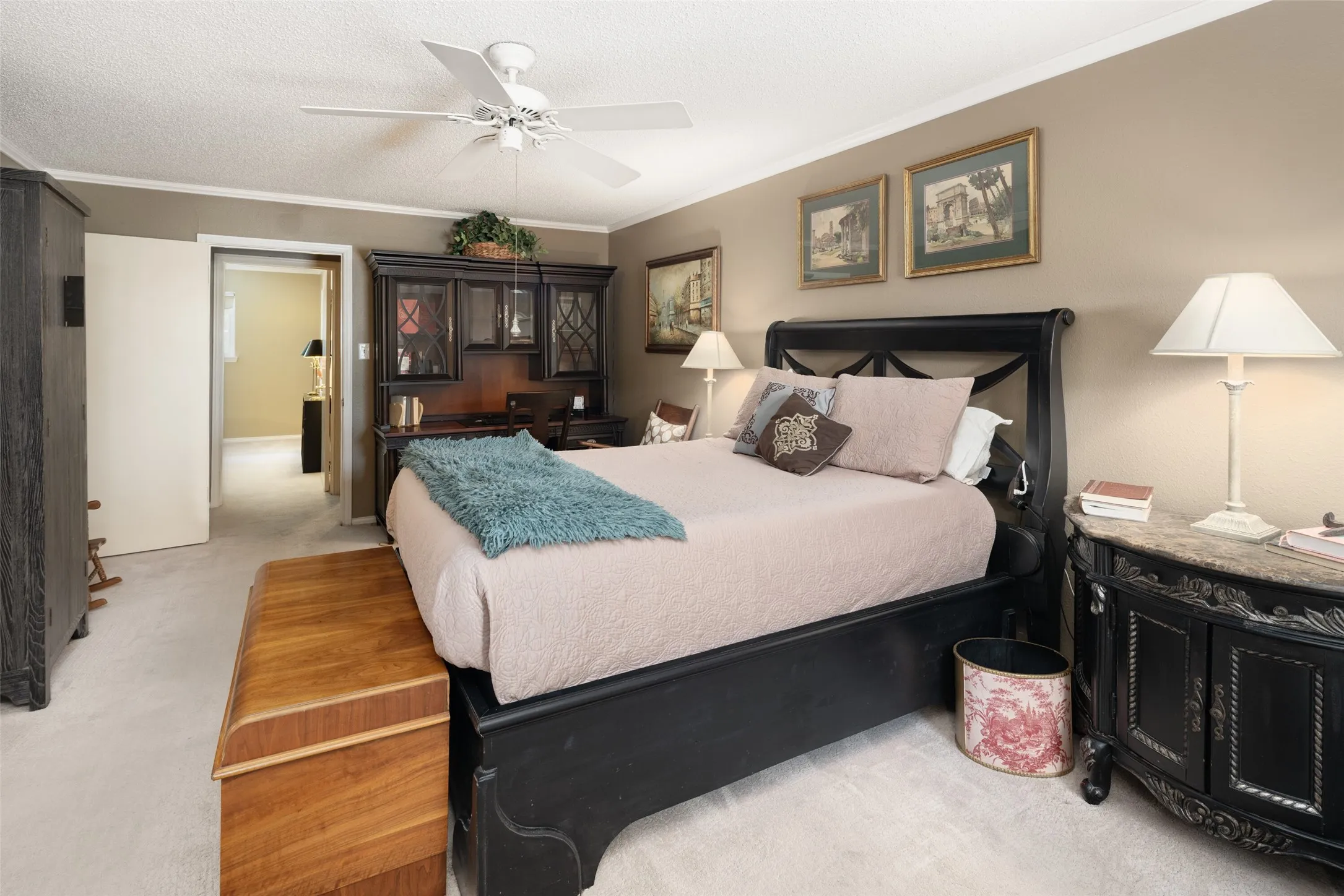 Large Primary Suite w-Sitting, Desk, or Flex Area
