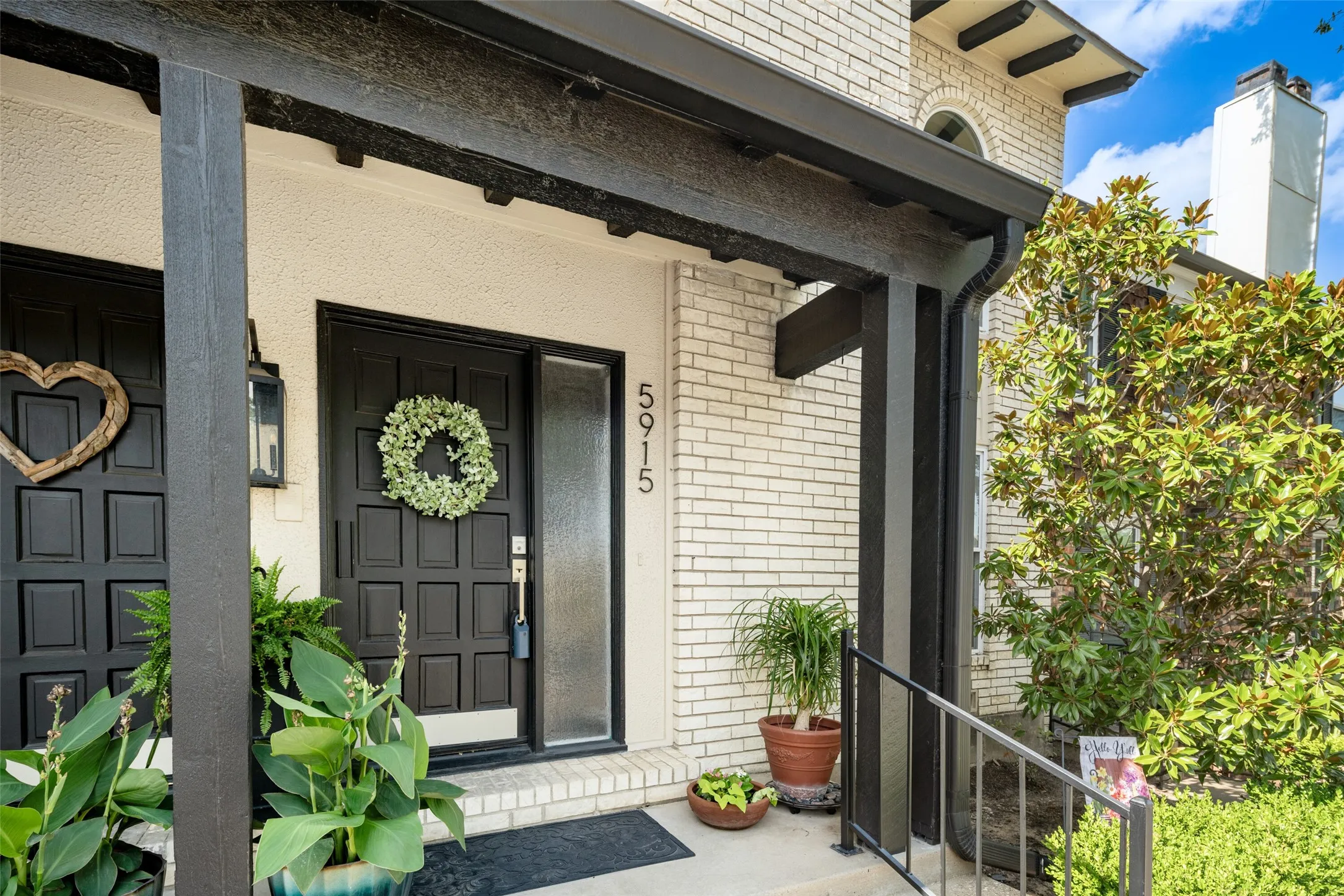 Front Entry w-Covered Patio