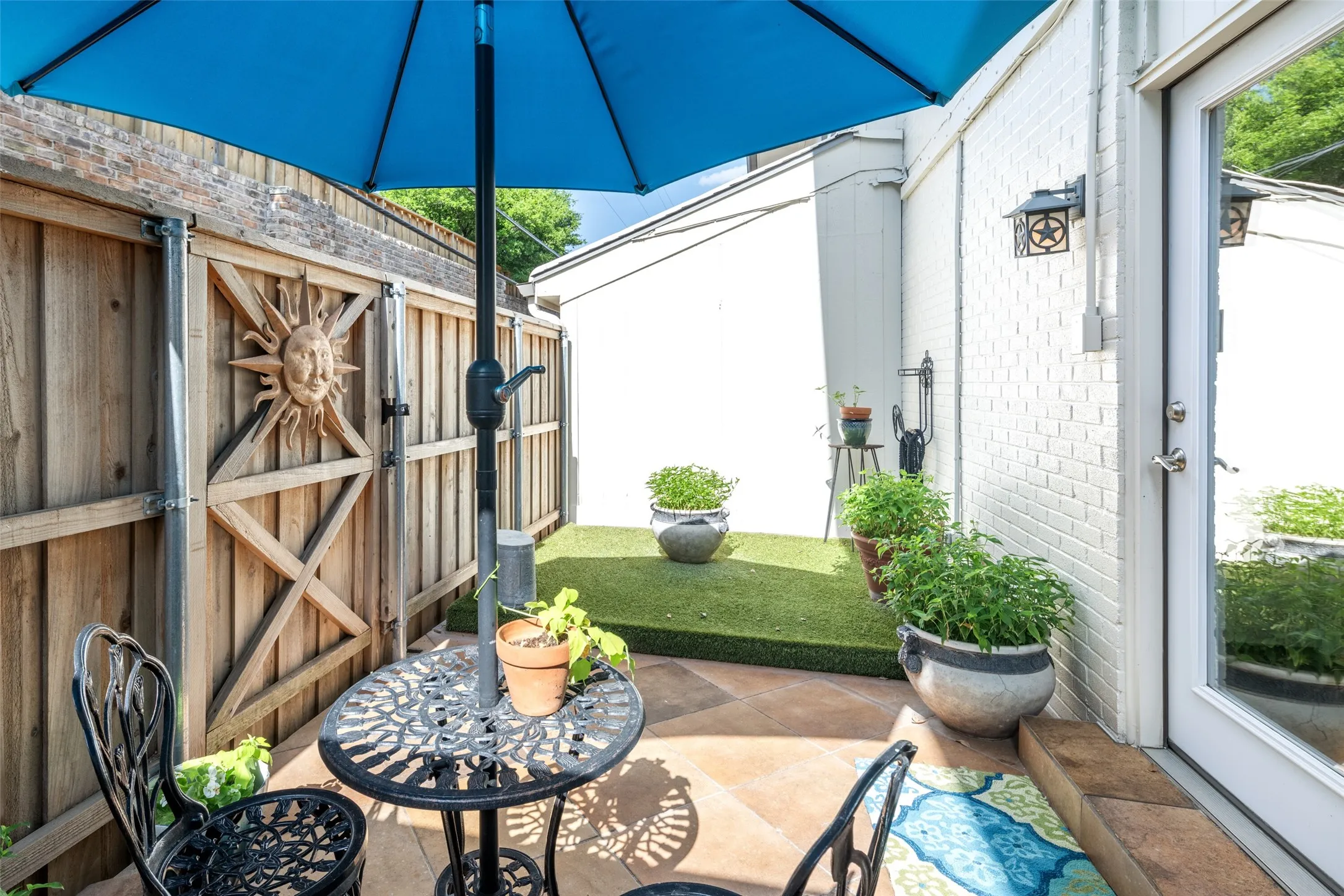 Beautiful Private Back Patio Area off Kitchen