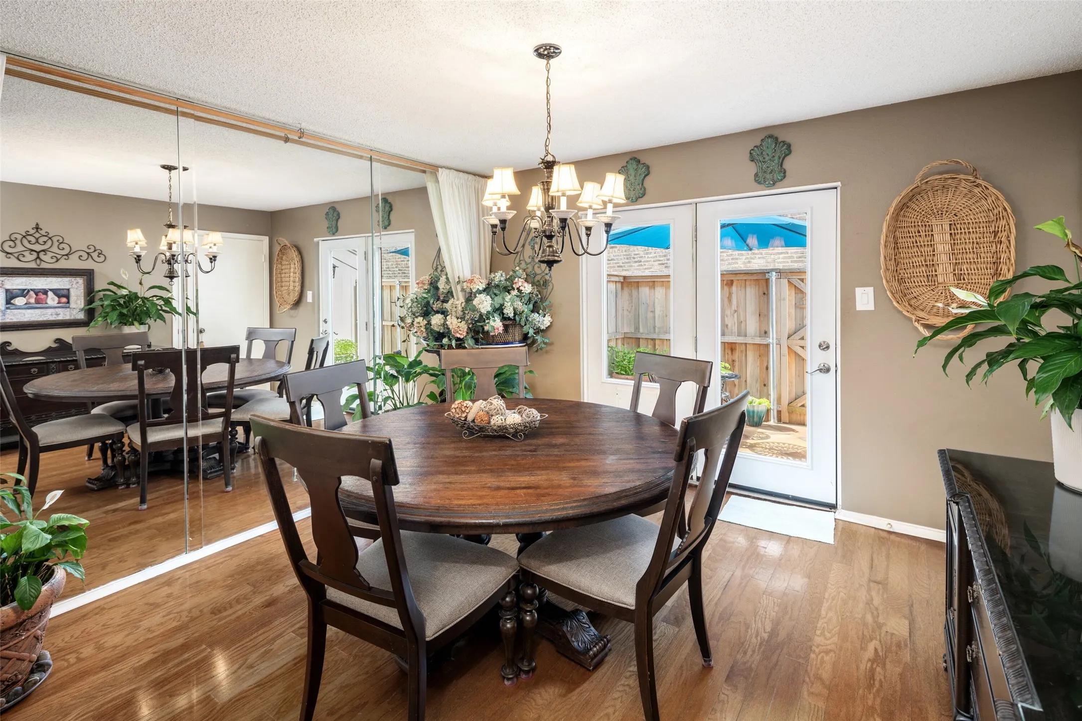 Spacious Dining Room