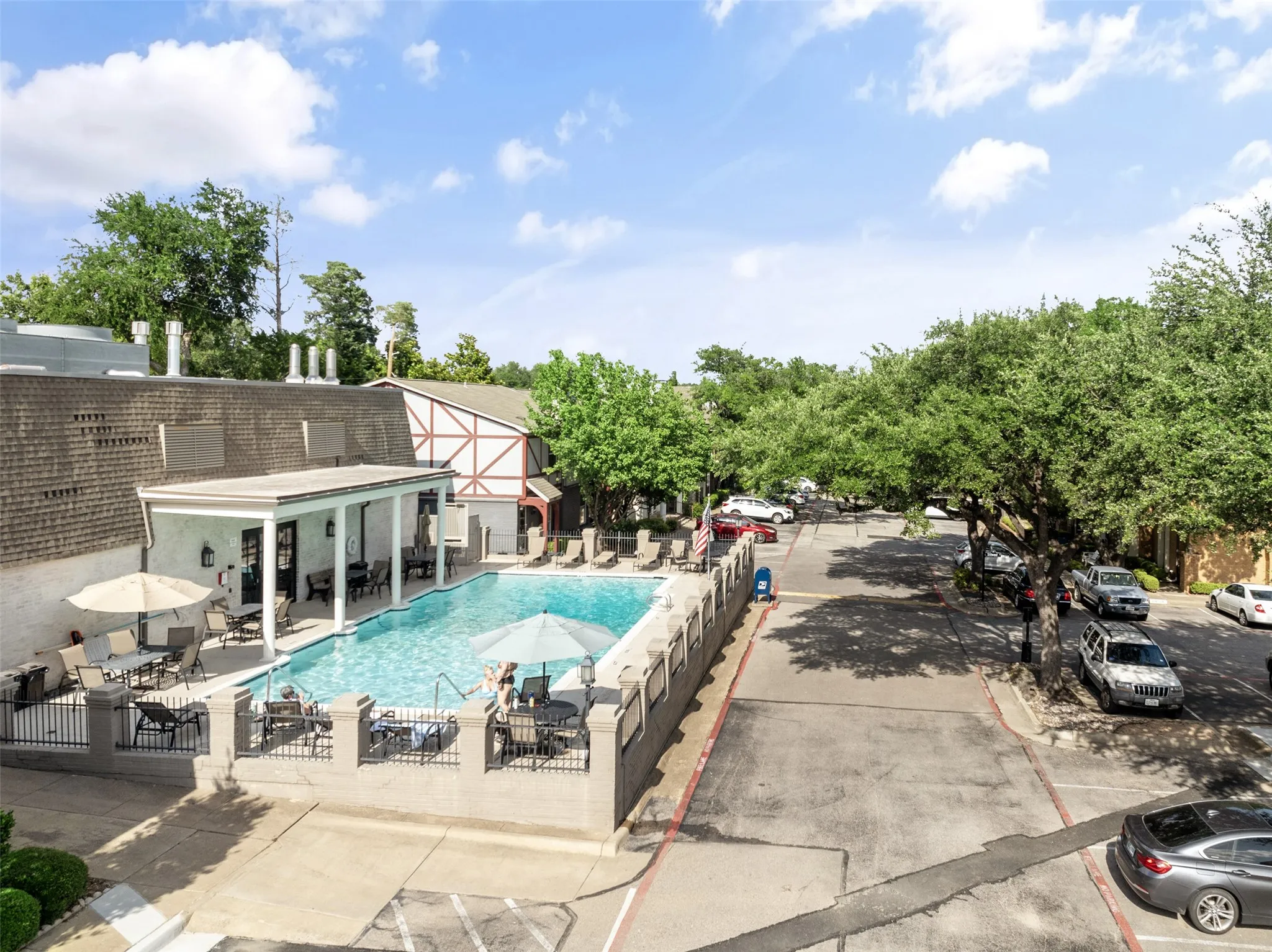 Community Pool & Clubhouse