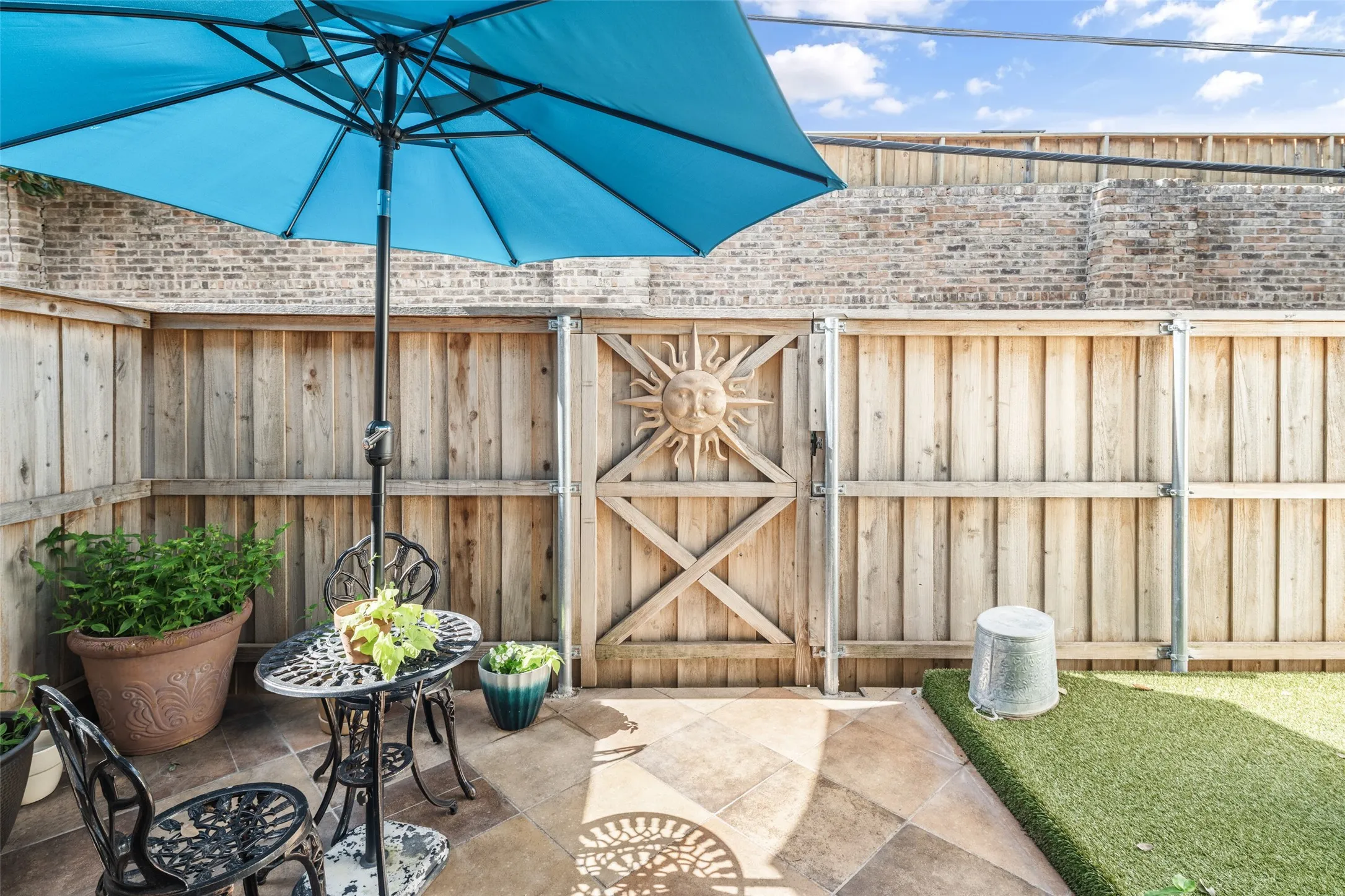 Beautiful Private Back Patio Area off Kitchen