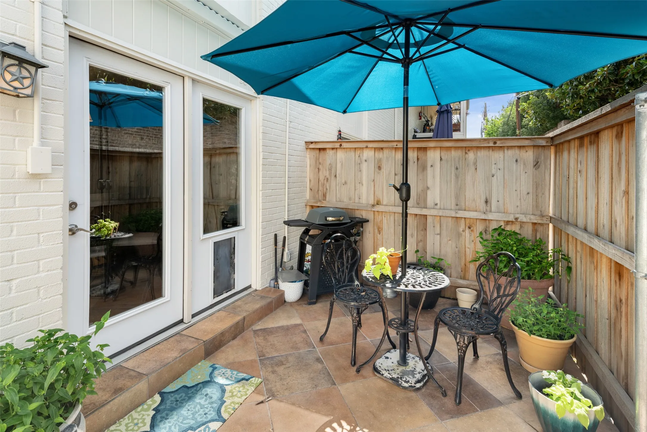 Beautiful Private Back Patio Area off Kitchen
