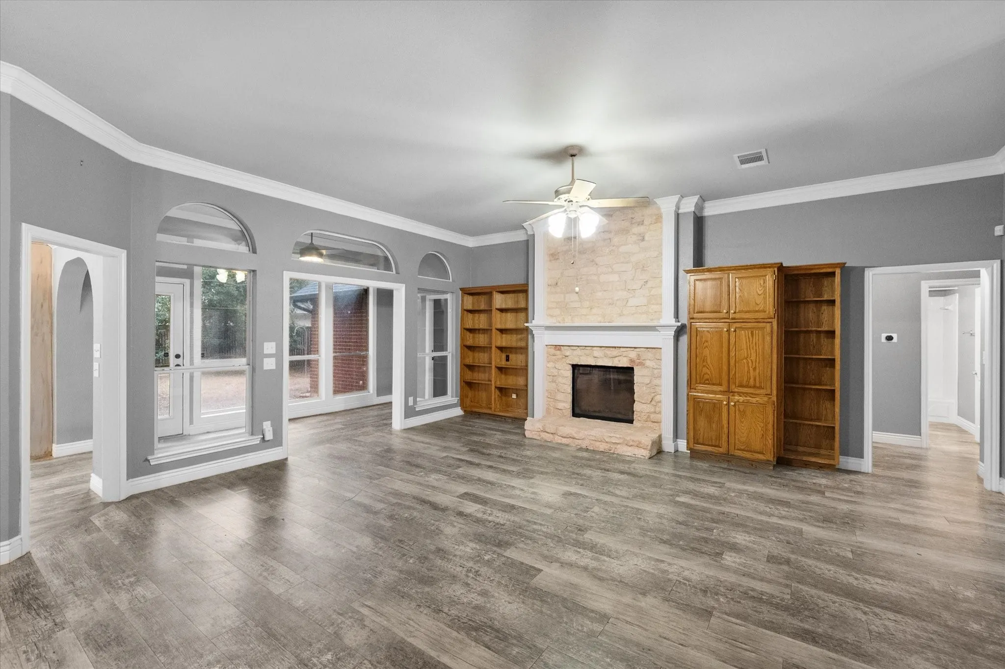 Single Family Residence For Sale in Tarrant County , 303/305 Cecile Court, Arlington, Texas 76013, 3 Bedroom, 2 Bathroom, 2 Garage spaces, 1,988 Sqft, built in 1996, mls#21199349, Real Estate Agent in Arlington, Homes For Sale in Tarrant county, Homes For Sale in Arlington, Realtor in Arlington Texas, Real Estate Brokerage Independent Realty Texas, Luminita Cordes Realtor