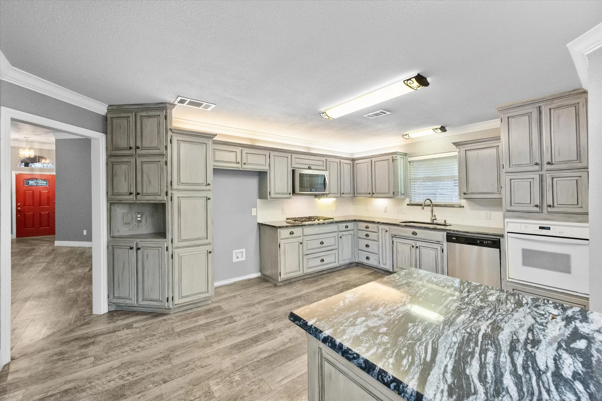 Single Family Residence For Sale in Tarrant County , 303/305 Cecile Court, Arlington, Texas 76013, 3 Bedroom, 2 Bathroom, 2 Garage spaces, 1,988 Sqft, built in 1996, mls#21199349, Real Estate Agent in Arlington, Homes For Sale in Tarrant county, Homes For Sale in Arlington, Realtor in Arlington Texas, Real Estate Brokerage Independent Realty Texas, Luminita Cordes Realtor