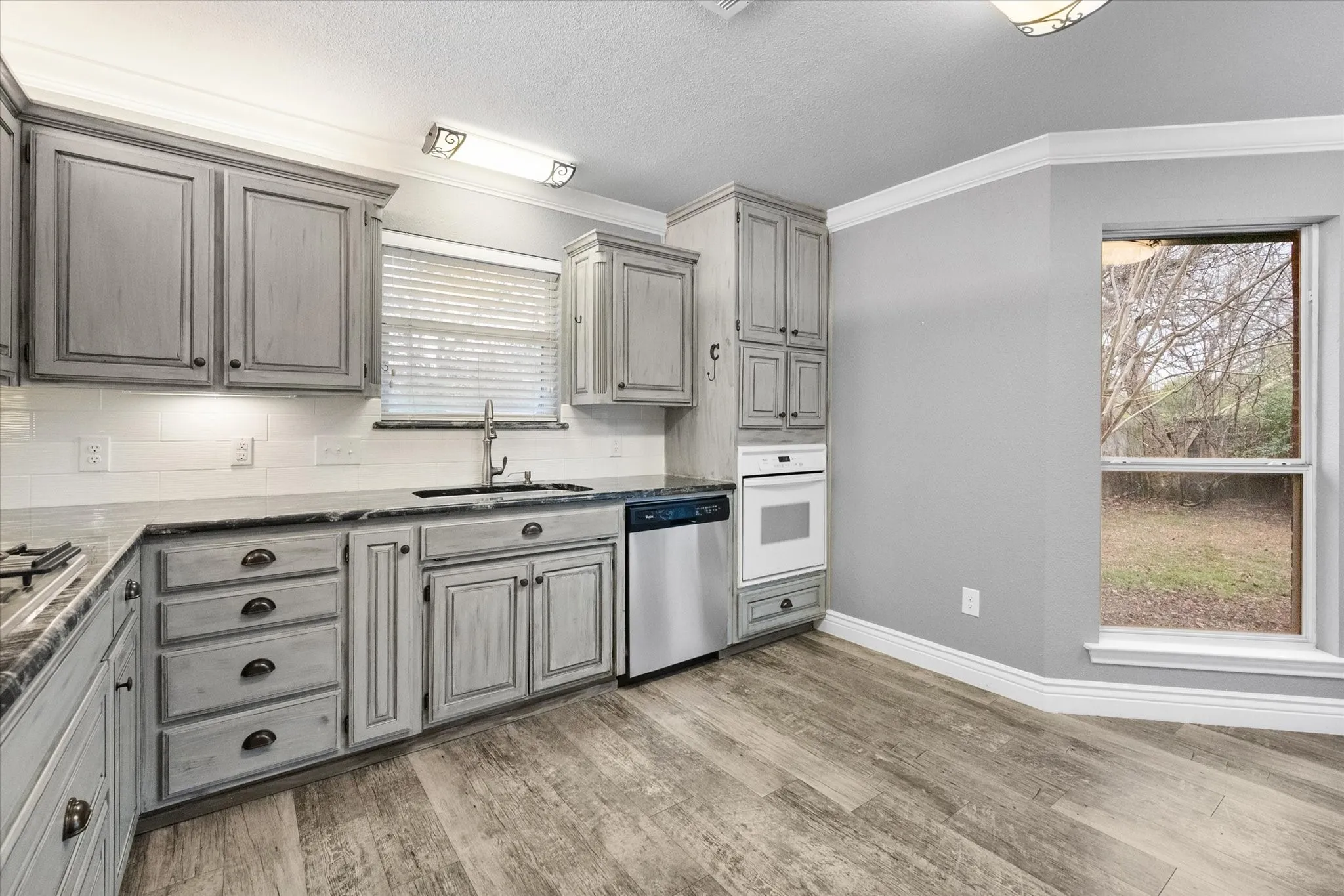 Single Family Residence For Sale in Tarrant County , 303/305 Cecile Court, Arlington, Texas 76013, 3 Bedroom, 2 Bathroom, 2 Garage spaces, 1,988 Sqft, built in 1996, mls#21199349, Real Estate Agent in Arlington, Homes For Sale in Tarrant county, Homes For Sale in Arlington, Realtor in Arlington Texas, Real Estate Brokerage Independent Realty Texas, Luminita Cordes Realtor