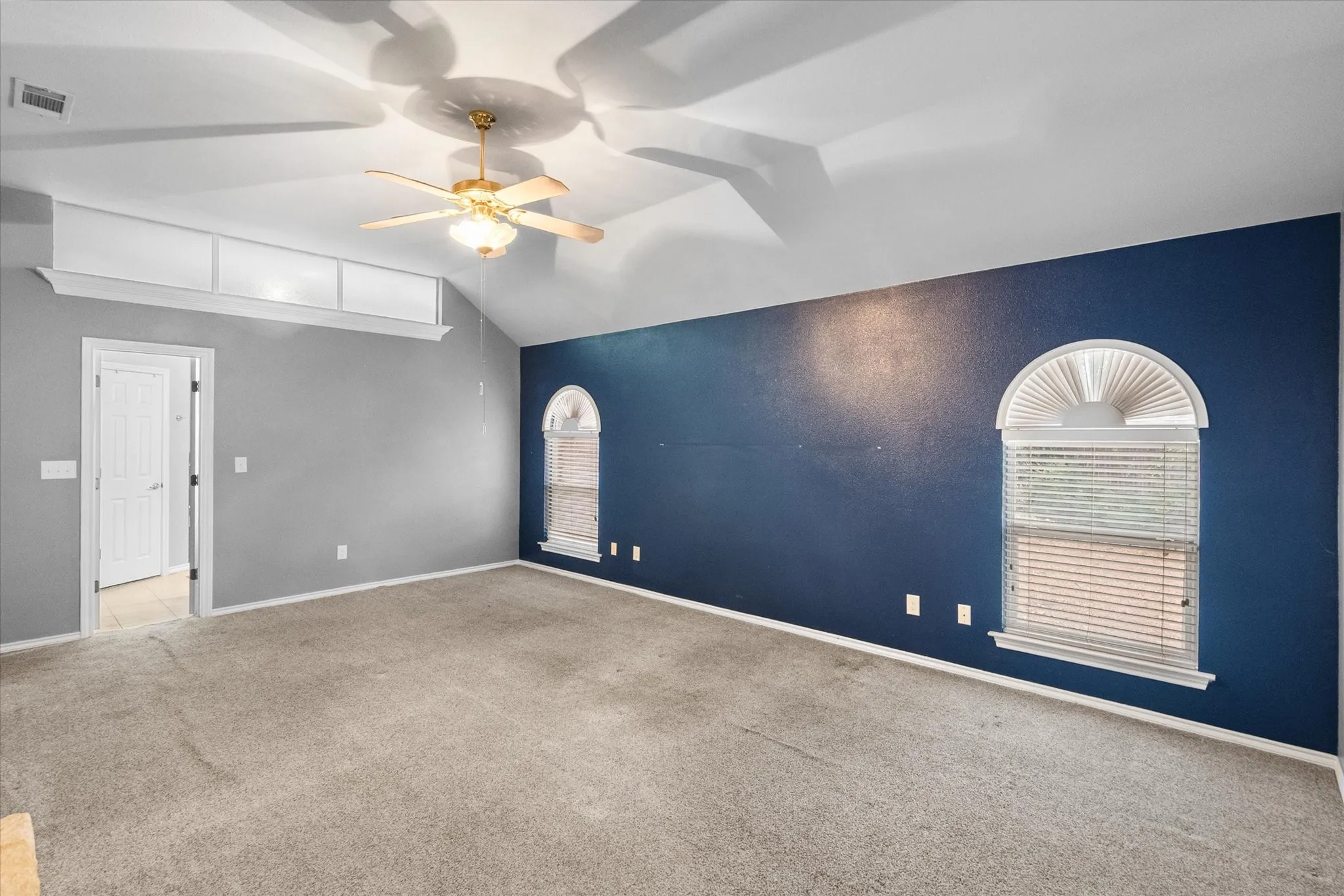 Single Family Residence For Sale in Tarrant County , 303/305 Cecile Court, Arlington, Texas 76013, 3 Bedroom, 2 Bathroom, 2 Garage spaces, 1,988 Sqft, built in 1996, mls#21199349, Real Estate Agent in Arlington, Homes For Sale in Tarrant county, Homes For Sale in Arlington, Realtor in Arlington Texas, Real Estate Brokerage Independent Realty Texas, Luminita Cordes Realtor