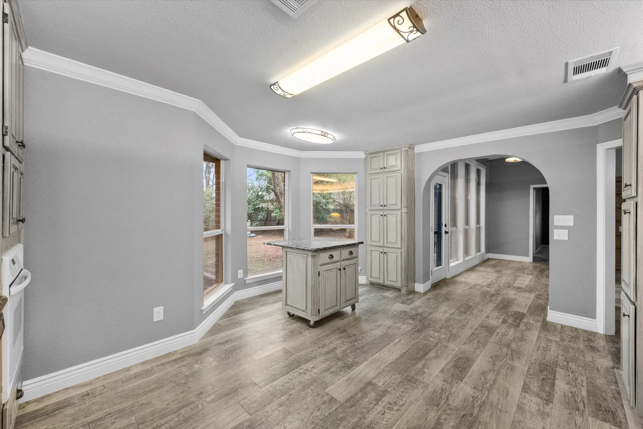 Single Family Residence For Sale in Tarrant County , 303/305 Cecile Court, Arlington, Texas 76013, 3 Bedroom, 2 Bathroom, 2 Garage spaces, 1,988 Sqft, built in 1996, mls#21199349, Real Estate Agent in Arlington, Homes For Sale in Tarrant county, Homes For Sale in Arlington, Realtor in Arlington Texas, Real Estate Brokerage Independent Realty Texas, Luminita Cordes Realtor