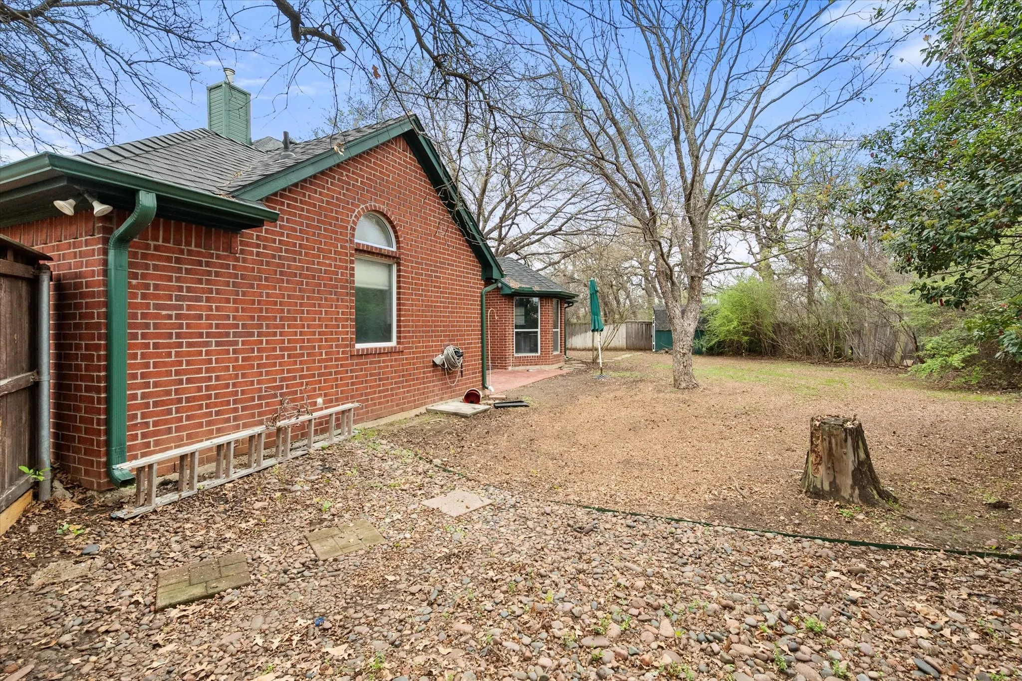 Single Family Residence For Sale in Tarrant County , 303/305 Cecile Court, Arlington, Texas 76013, 3 Bedroom, 2 Bathroom, 2 Garage spaces, 1,988 Sqft, built in 1996, mls#21199349, Real Estate Agent in Arlington, Homes For Sale in Tarrant county, Homes For Sale in Arlington, Realtor in Arlington Texas, Real Estate Brokerage Independent Realty Texas, Luminita Cordes Realtor