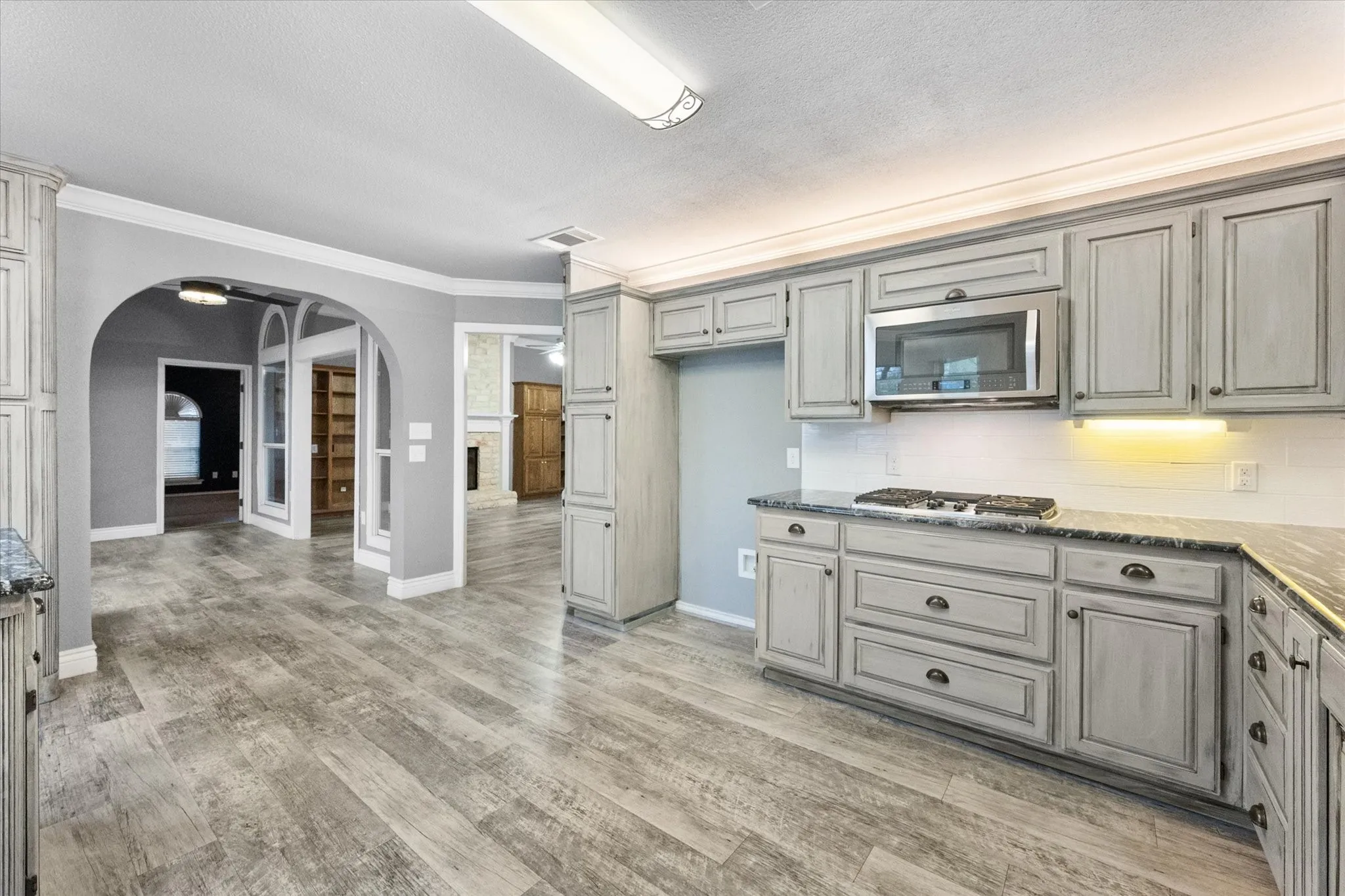 Single Family Residence For Sale in Tarrant County , 303/305 Cecile Court, Arlington, Texas 76013, 3 Bedroom, 2 Bathroom, 2 Garage spaces, 1,988 Sqft, built in 1996, mls#21199349, Real Estate Agent in Arlington, Homes For Sale in Tarrant county, Homes For Sale in Arlington, Realtor in Arlington Texas, Real Estate Brokerage Independent Realty Texas, Luminita Cordes Realtor