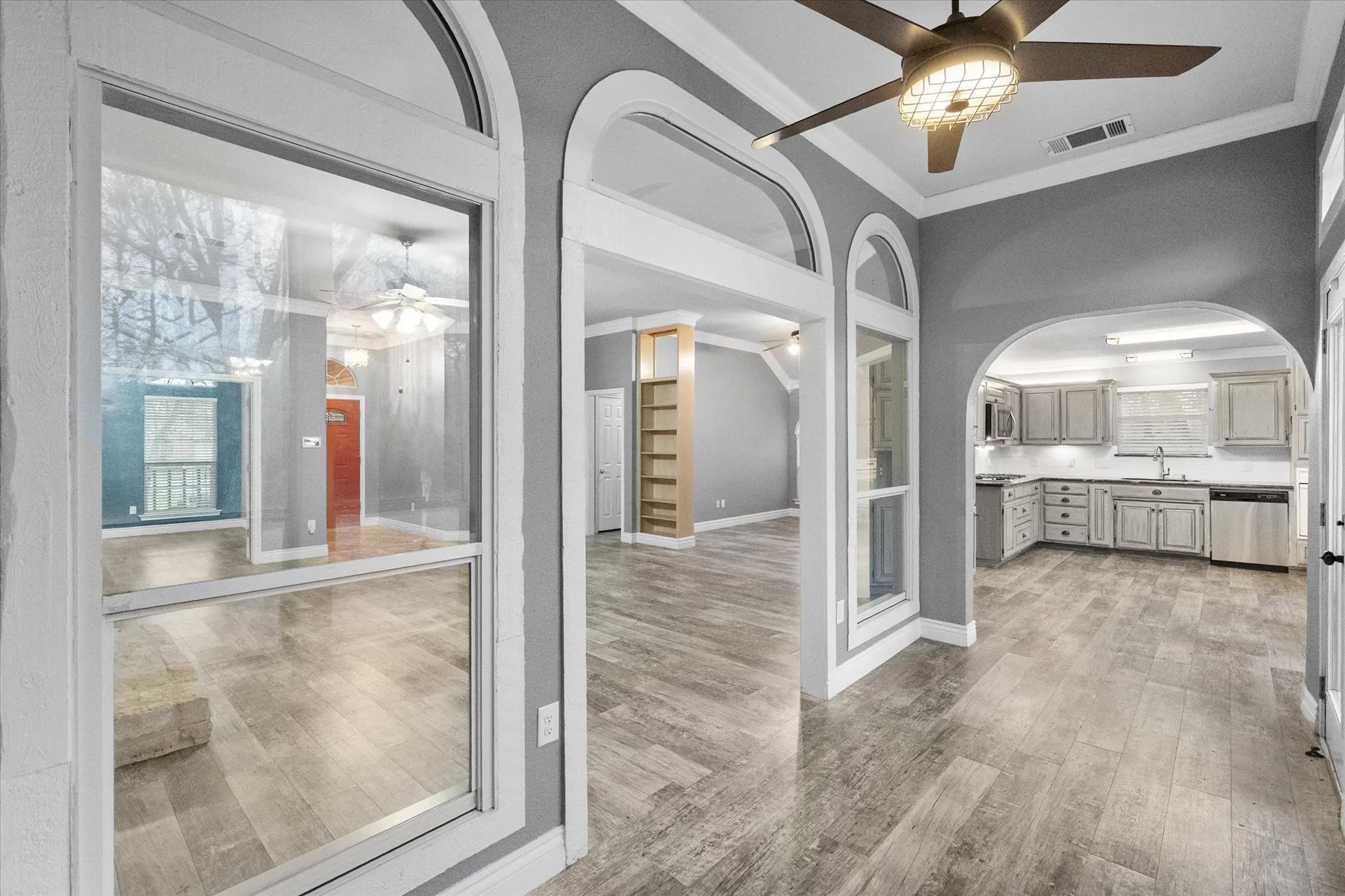 Single Family Residence For Sale in Tarrant County , 303/305 Cecile Court, Arlington, Texas 76013, 3 Bedroom, 2 Bathroom, 2 Garage spaces, 1,988 Sqft, built in 1996, mls#21199349, Real Estate Agent in Arlington, Homes For Sale in Tarrant county, Homes For Sale in Arlington, Realtor in Arlington Texas, Real Estate Brokerage Independent Realty Texas, Luminita Cordes Realtor