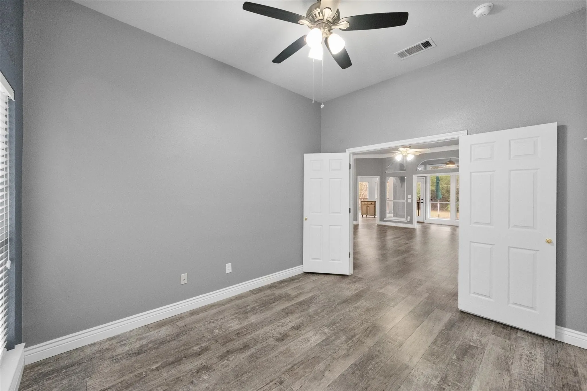 Single Family Residence For Sale in Tarrant County , 303/305 Cecile Court, Arlington, Texas 76013, 3 Bedroom, 2 Bathroom, 2 Garage spaces, 1,988 Sqft, built in 1996, mls#21199349, Real Estate Agent in Arlington, Homes For Sale in Tarrant county, Homes For Sale in Arlington, Realtor in Arlington Texas, Real Estate Brokerage Independent Realty Texas, Luminita Cordes Realtor