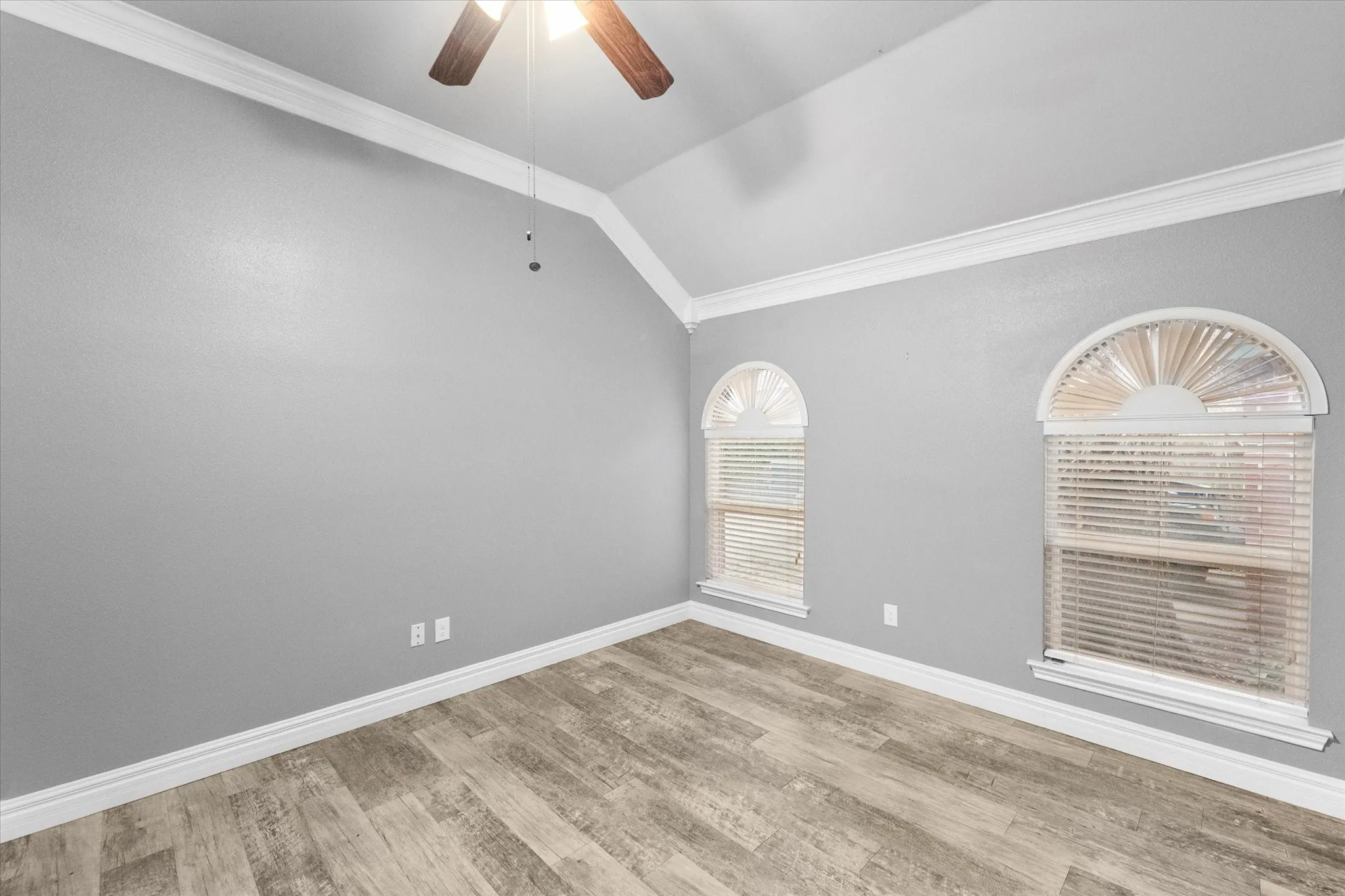 Single Family Residence For Sale in Tarrant County , 303/305 Cecile Court, Arlington, Texas 76013, 3 Bedroom, 2 Bathroom, 2 Garage spaces, 1,988 Sqft, built in 1996, mls#21199349, Real Estate Agent in Arlington, Homes For Sale in Tarrant county, Homes For Sale in Arlington, Realtor in Arlington Texas, Real Estate Brokerage Independent Realty Texas, Luminita Cordes Realtor