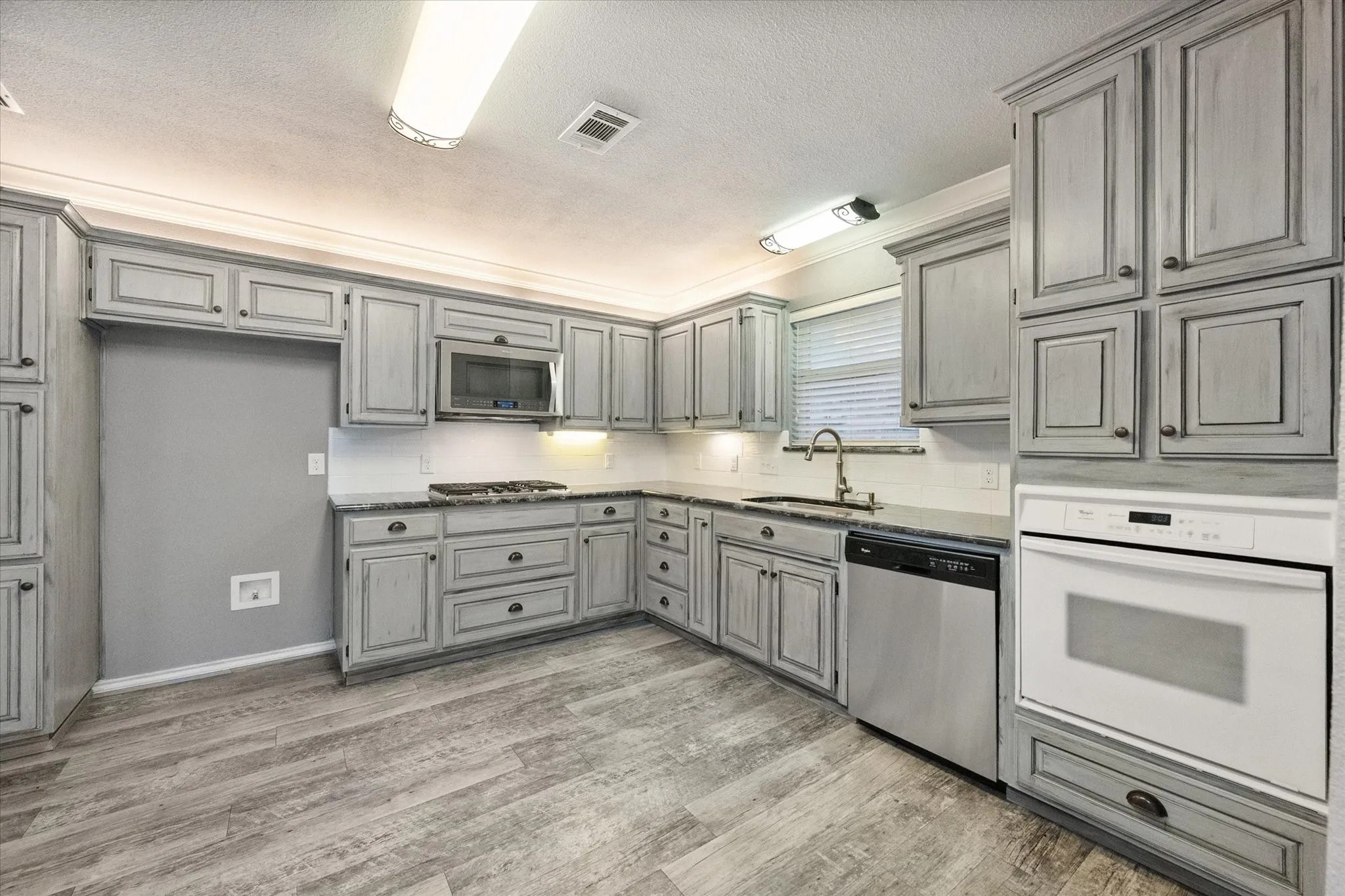 Single Family Residence For Sale in Tarrant County , 303/305 Cecile Court, Arlington, Texas 76013, 3 Bedroom, 2 Bathroom, 2 Garage spaces, 1,988 Sqft, built in 1996, mls#21199349, Real Estate Agent in Arlington, Homes For Sale in Tarrant county, Homes For Sale in Arlington, Realtor in Arlington Texas, Real Estate Brokerage Independent Realty Texas, Luminita Cordes Realtor