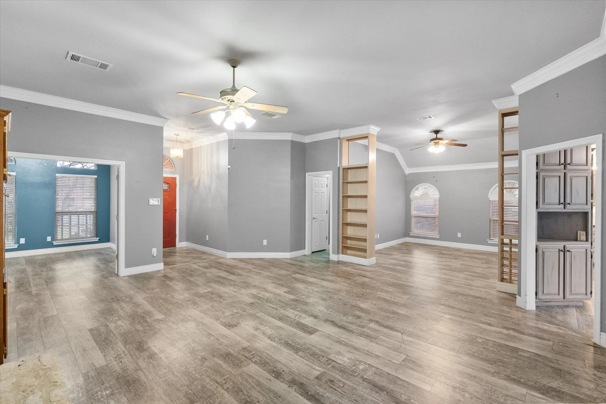 Single Family Residence For Sale in Tarrant County , 303/305 Cecile Court, Arlington, Texas 76013, 3 Bedroom, 2 Bathroom, 2 Garage spaces, 1,988 Sqft, built in 1996, mls#21199349, Real Estate Agent in Arlington, Homes For Sale in Tarrant county, Homes For Sale in Arlington, Realtor in Arlington Texas, Real Estate Brokerage Independent Realty Texas, Luminita Cordes Realtor