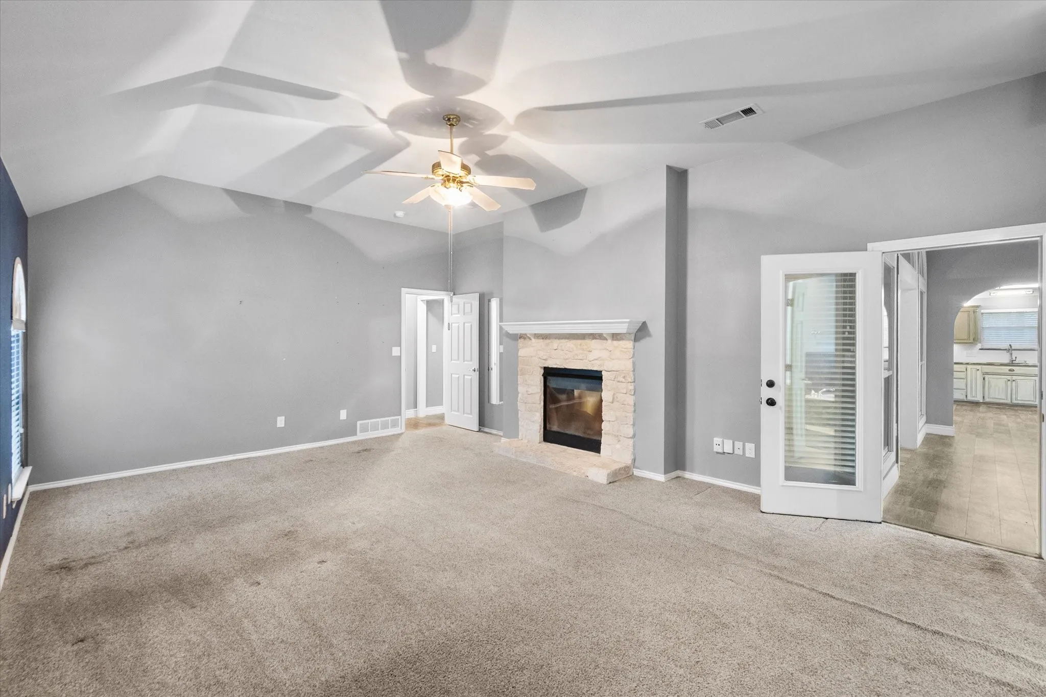 Single Family Residence For Sale in Tarrant County , 303/305 Cecile Court, Arlington, Texas 76013, 3 Bedroom, 2 Bathroom, 2 Garage spaces, 1,988 Sqft, built in 1996, mls#21199349, Real Estate Agent in Arlington, Homes For Sale in Tarrant county, Homes For Sale in Arlington, Realtor in Arlington Texas, Real Estate Brokerage Independent Realty Texas, Luminita Cordes Realtor