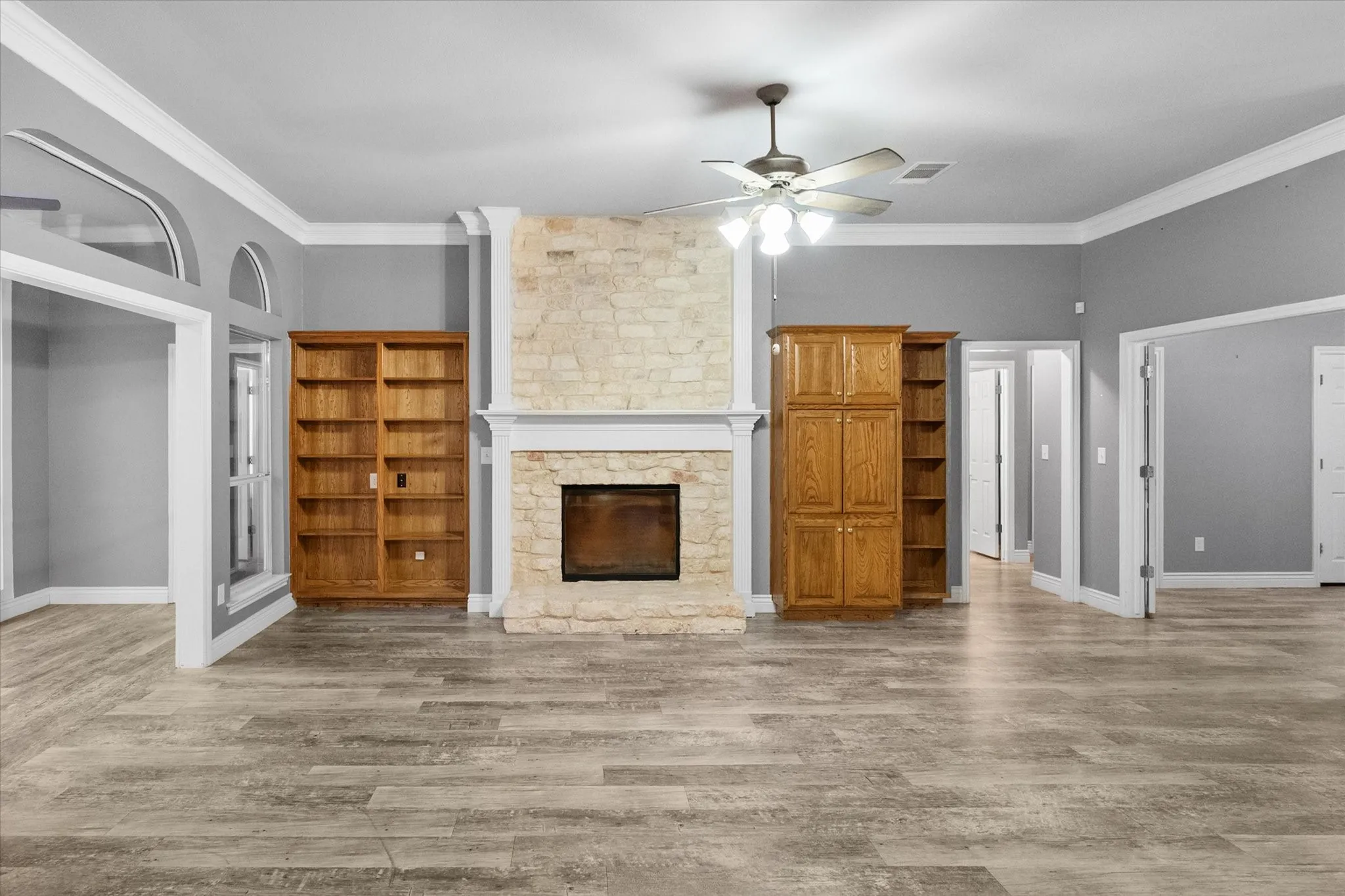 Single Family Residence For Sale in Tarrant County , 303/305 Cecile Court, Arlington, Texas 76013, 3 Bedroom, 2 Bathroom, 2 Garage spaces, 1,988 Sqft, built in 1996, mls#21199349, Real Estate Agent in Arlington, Homes For Sale in Tarrant county, Homes For Sale in Arlington, Realtor in Arlington Texas, Real Estate Brokerage Independent Realty Texas, Luminita Cordes Realtor