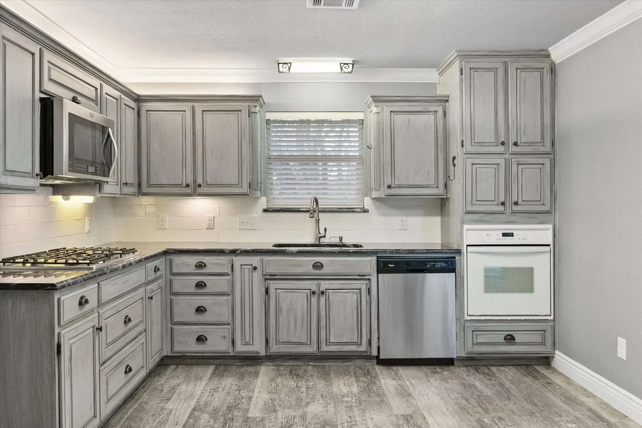Single Family Residence For Sale in Tarrant County , 303/305 Cecile Court, Arlington, Texas 76013, 3 Bedroom, 2 Bathroom, 2 Garage spaces, 1,988 Sqft, built in 1996, mls#21199349, Real Estate Agent in Arlington, Homes For Sale in Tarrant county, Homes For Sale in Arlington, Realtor in Arlington Texas, Real Estate Brokerage Independent Realty Texas, Luminita Cordes Realtor