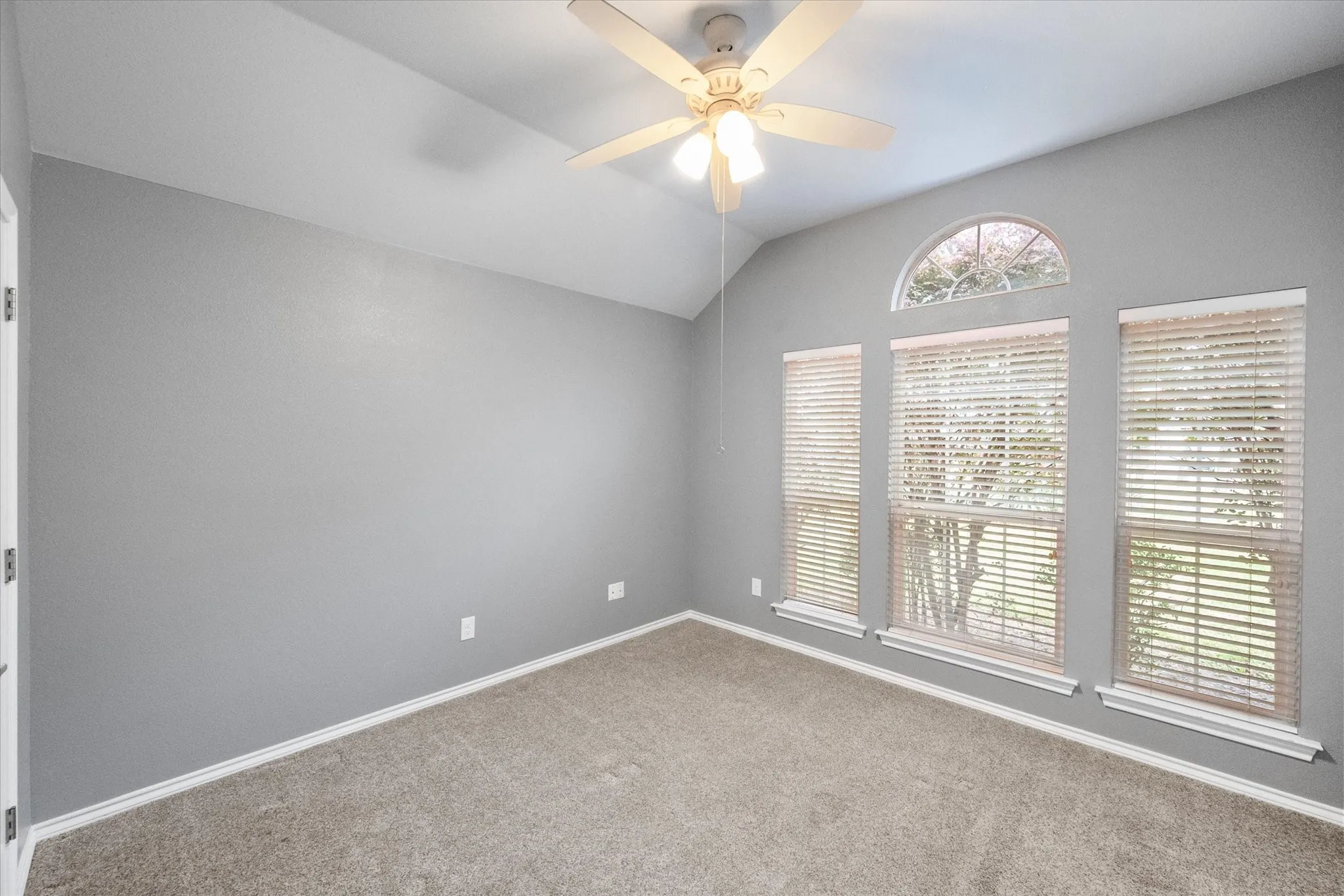 Single Family Residence For Sale in Tarrant County , 303/305 Cecile Court, Arlington, Texas 76013, 3 Bedroom, 2 Bathroom, 2 Garage spaces, 1,988 Sqft, built in 1996, mls#21199349, Real Estate Agent in Arlington, Homes For Sale in Tarrant county, Homes For Sale in Arlington, Realtor in Arlington Texas, Real Estate Brokerage Independent Realty Texas, Luminita Cordes Realtor