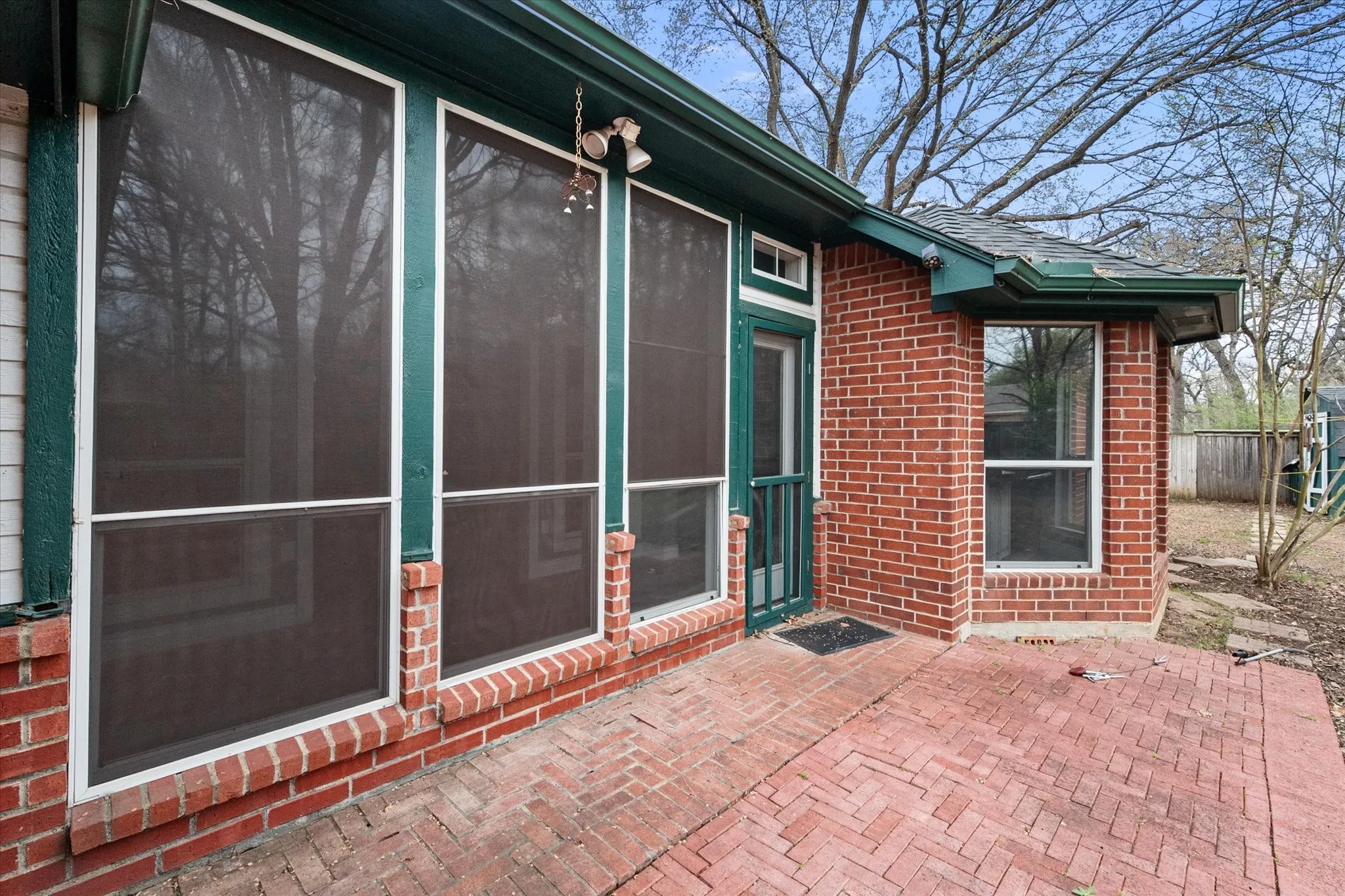Single Family Residence For Sale in Tarrant County , 303/305 Cecile Court, Arlington, Texas 76013, 3 Bedroom, 2 Bathroom, 2 Garage spaces, 1,988 Sqft, built in 1996, mls#21199349, Real Estate Agent in Arlington, Homes For Sale in Tarrant county, Homes For Sale in Arlington, Realtor in Arlington Texas, Real Estate Brokerage Independent Realty Texas, Luminita Cordes Realtor