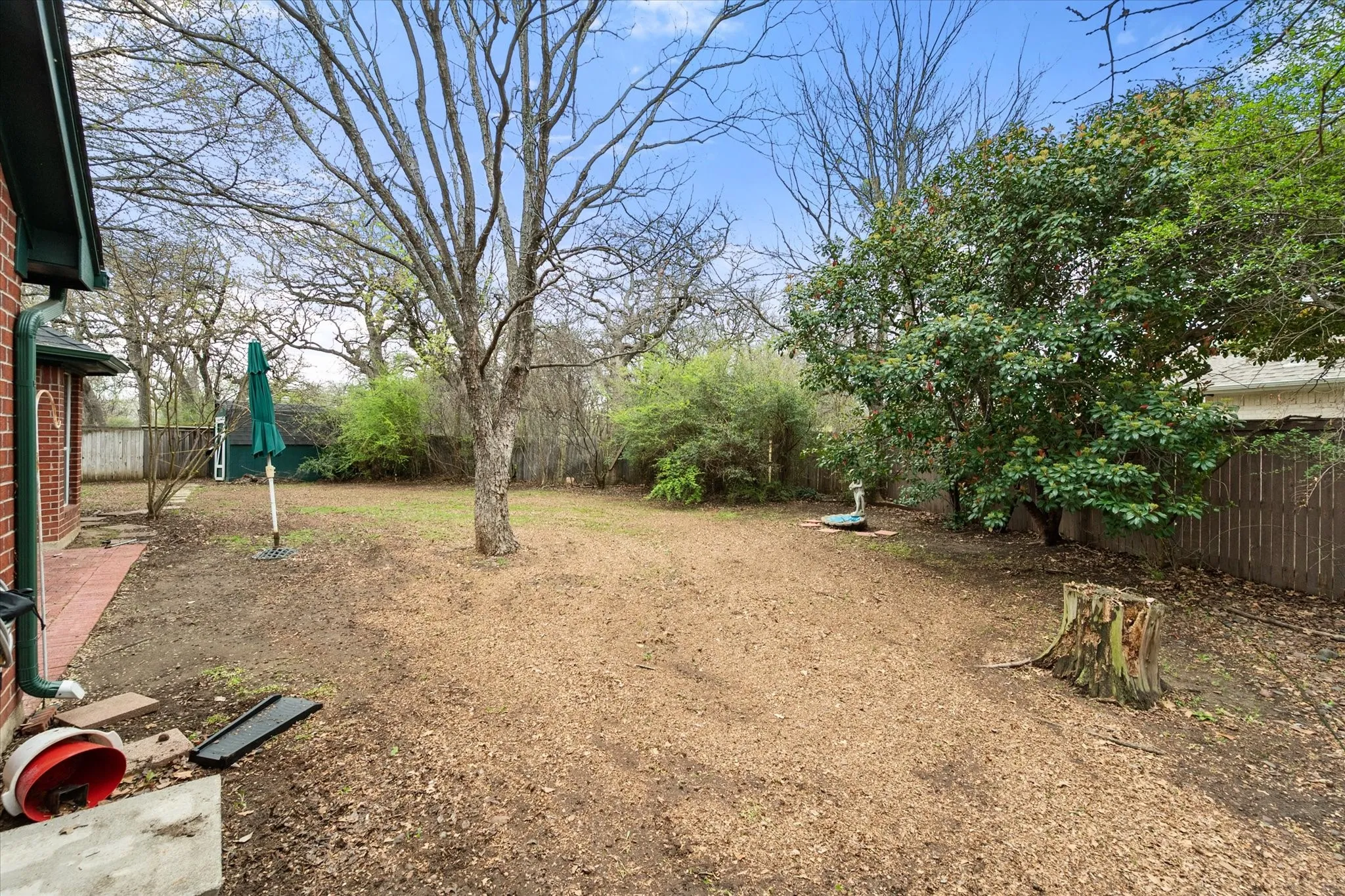 Single Family Residence For Sale in Tarrant County , 303/305 Cecile Court, Arlington, Texas 76013, 3 Bedroom, 2 Bathroom, 2 Garage spaces, 1,988 Sqft, built in 1996, mls#21199349, Real Estate Agent in Arlington, Homes For Sale in Tarrant county, Homes For Sale in Arlington, Realtor in Arlington Texas, Real Estate Brokerage Independent Realty Texas, Luminita Cordes Realtor