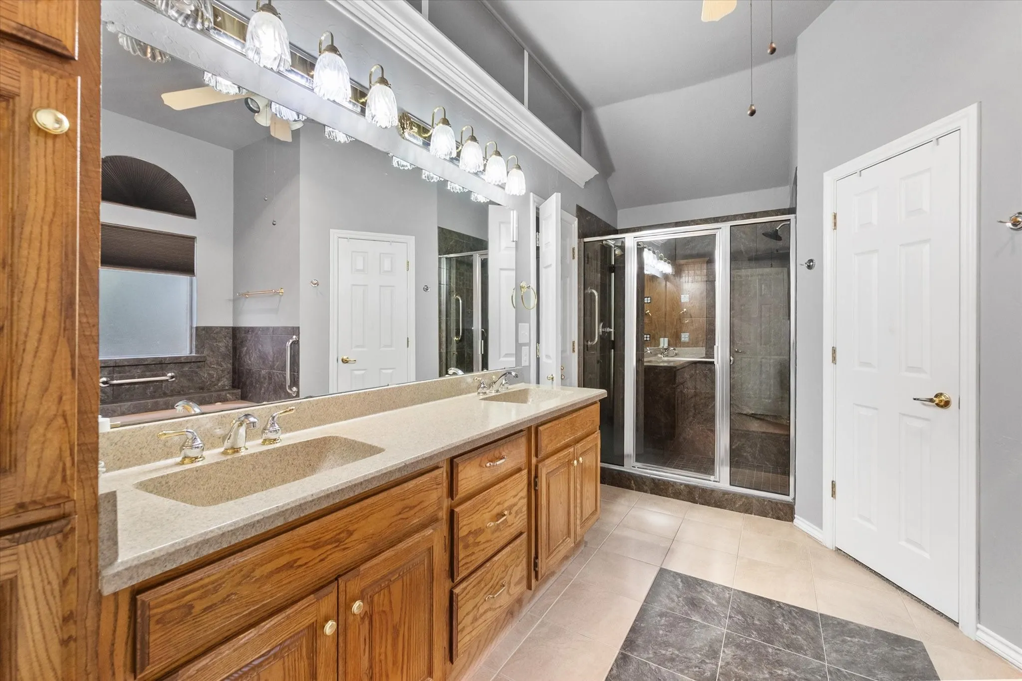 Single Family Residence For Sale in Tarrant County , 303/305 Cecile Court, Arlington, Texas 76013, 3 Bedroom, 2 Bathroom, 2 Garage spaces, 1,988 Sqft, built in 1996, mls#21199349, Real Estate Agent in Arlington, Homes For Sale in Tarrant county, Homes For Sale in Arlington, Realtor in Arlington Texas, Real Estate Brokerage Independent Realty Texas, Luminita Cordes Realtor