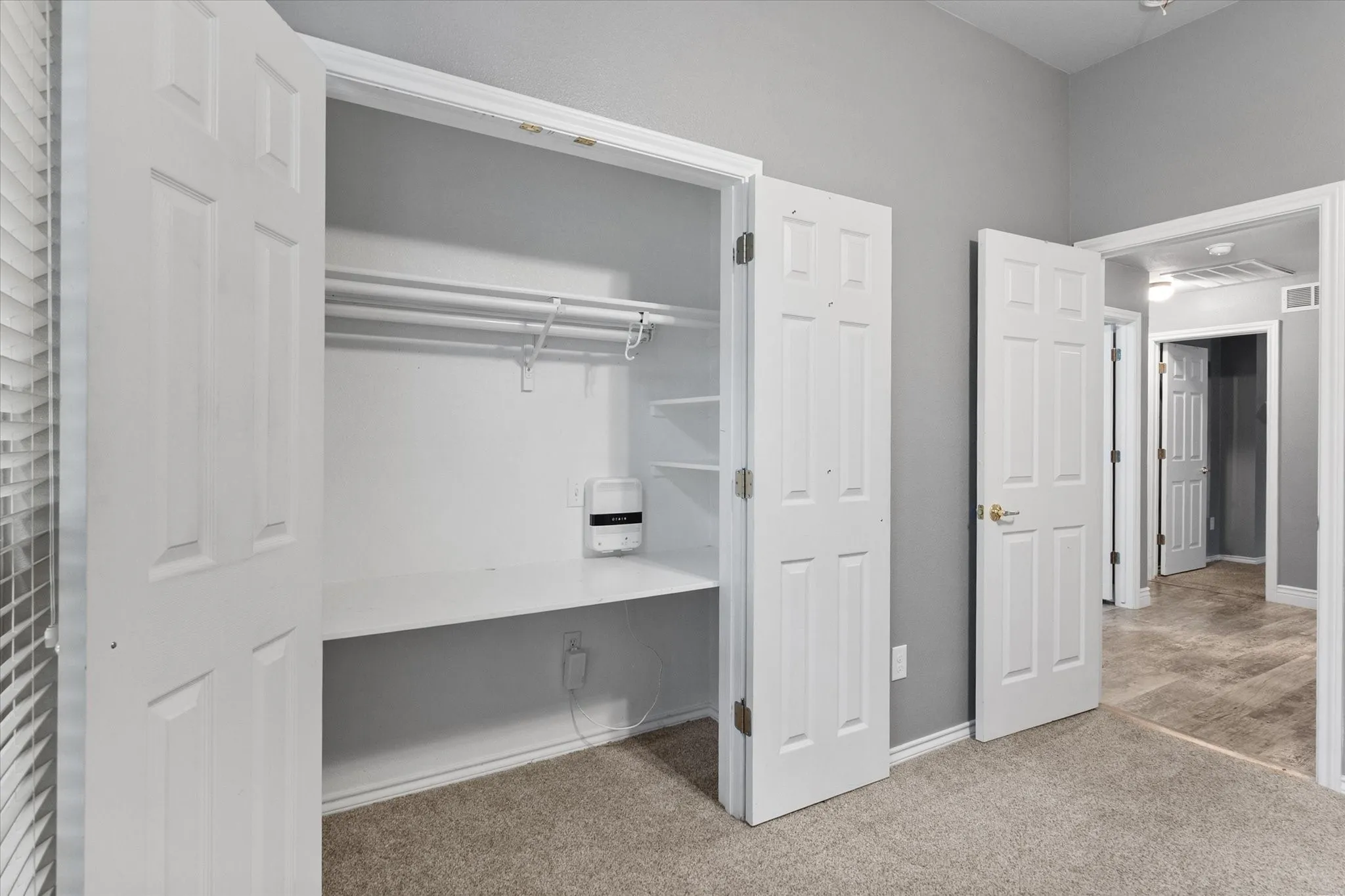 Single Family Residence For Sale in Tarrant County , 303/305 Cecile Court, Arlington, Texas 76013, 3 Bedroom, 2 Bathroom, 2 Garage spaces, 1,988 Sqft, built in 1996, mls#21199349, Real Estate Agent in Arlington, Homes For Sale in Tarrant county, Homes For Sale in Arlington, Realtor in Arlington Texas, Real Estate Brokerage Independent Realty Texas, Luminita Cordes Realtor