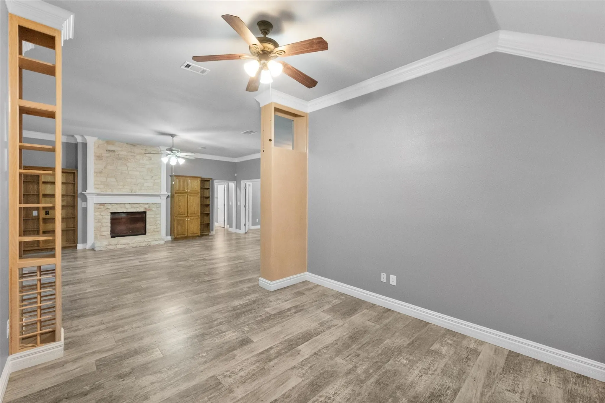 Single Family Residence For Sale in Tarrant County , 303/305 Cecile Court, Arlington, Texas 76013, 3 Bedroom, 2 Bathroom, 2 Garage spaces, 1,988 Sqft, built in 1996, mls#21199349, Real Estate Agent in Arlington, Homes For Sale in Tarrant county, Homes For Sale in Arlington, Realtor in Arlington Texas, Real Estate Brokerage Independent Realty Texas, Luminita Cordes Realtor
