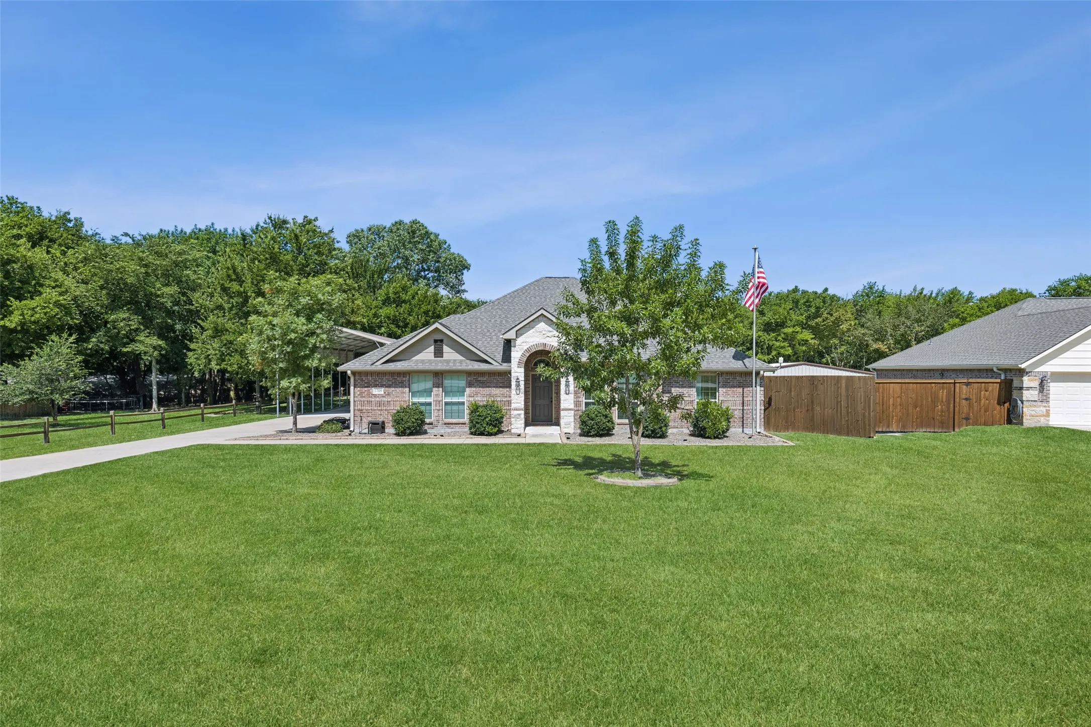 Single Family Residence For Sale in Fannin County , 1709 Yahweh, Leonard, Texas 75452, 4 Bedroom, 2 Bathroom, 2 Garage spaces, 2,002 Sqft, built in 2017, Preowned, mls#21203135, Real Estate Agent in Leonard, Homes For Sale in Fannin county, Homes For Sale in Leonard, Realtor in Leonard Texas, Real Estate Brokerage Independent Realty Texas, Luminita Cordes Realtor