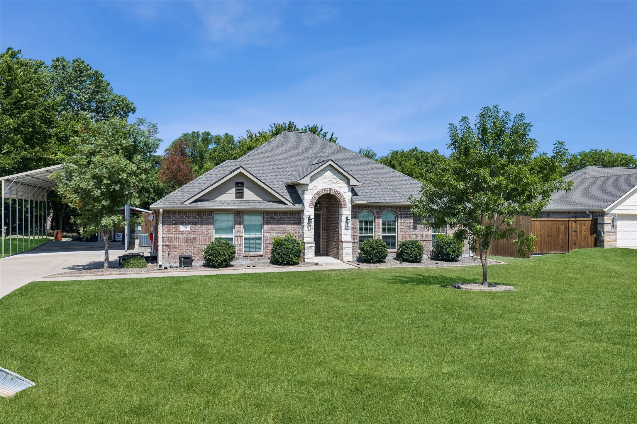 Single Family Residence For Sale in Fannin County , 1709 Yahweh, Leonard, Texas 75452, 4 Bedroom, 2 Bathroom, 2 Garage spaces, 2,002 Sqft, built in 2017, Preowned, mls#21203135, Real Estate Agent in Leonard, Homes For Sale in Fannin county, Homes For Sale in Leonard, Realtor in Leonard Texas, Real Estate Brokerage Independent Realty Texas, Luminita Cordes Realtor