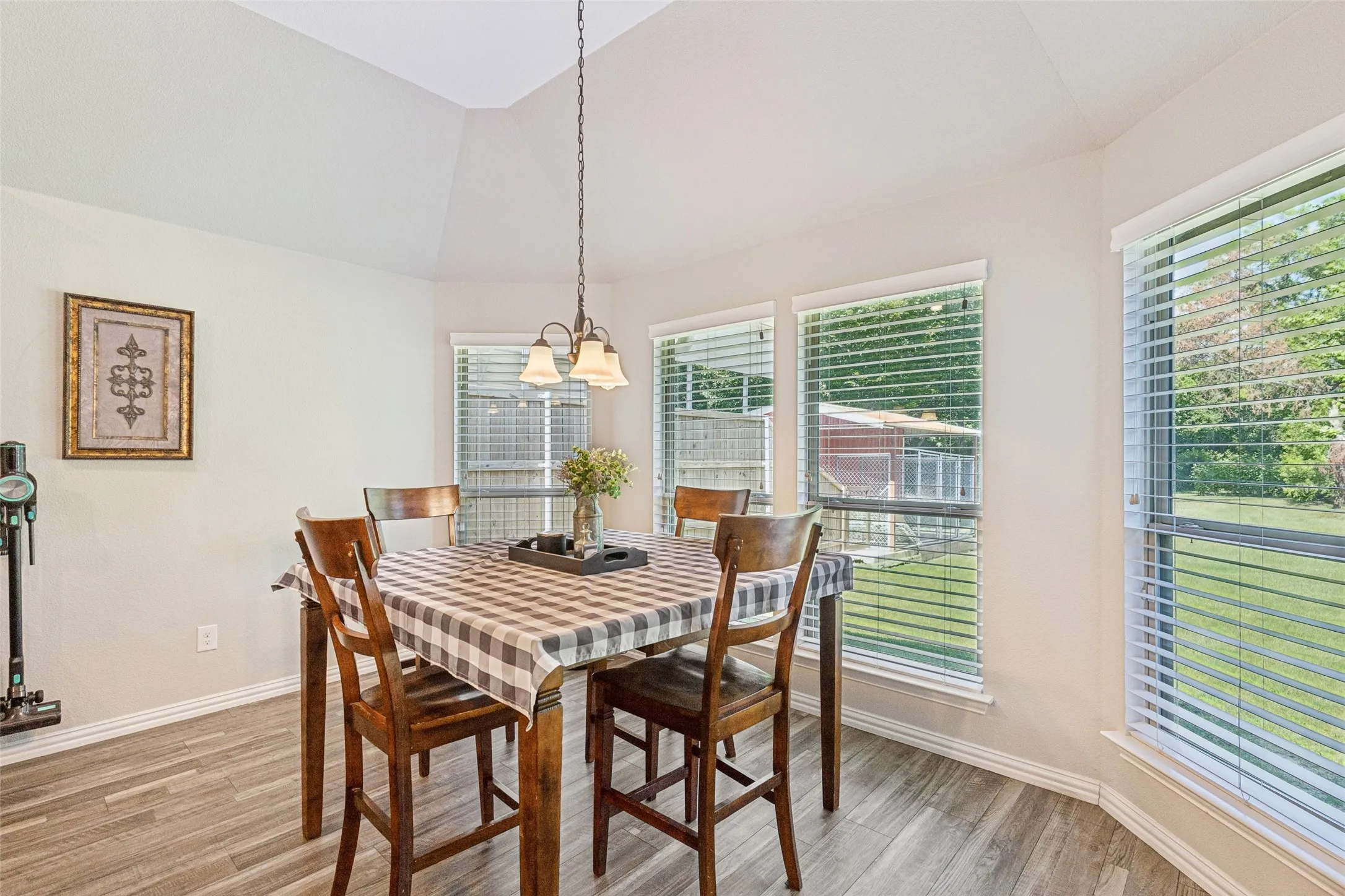 Single Family Residence For Sale in Fannin County , 1709 Yahweh, Leonard, Texas 75452, 4 Bedroom, 2 Bathroom, 2 Garage spaces, 2,002 Sqft, built in 2017, Preowned, mls#21203135, Real Estate Agent in Leonard, Homes For Sale in Fannin county, Homes For Sale in Leonard, Realtor in Leonard Texas, Real Estate Brokerage Independent Realty Texas, Luminita Cordes Realtor