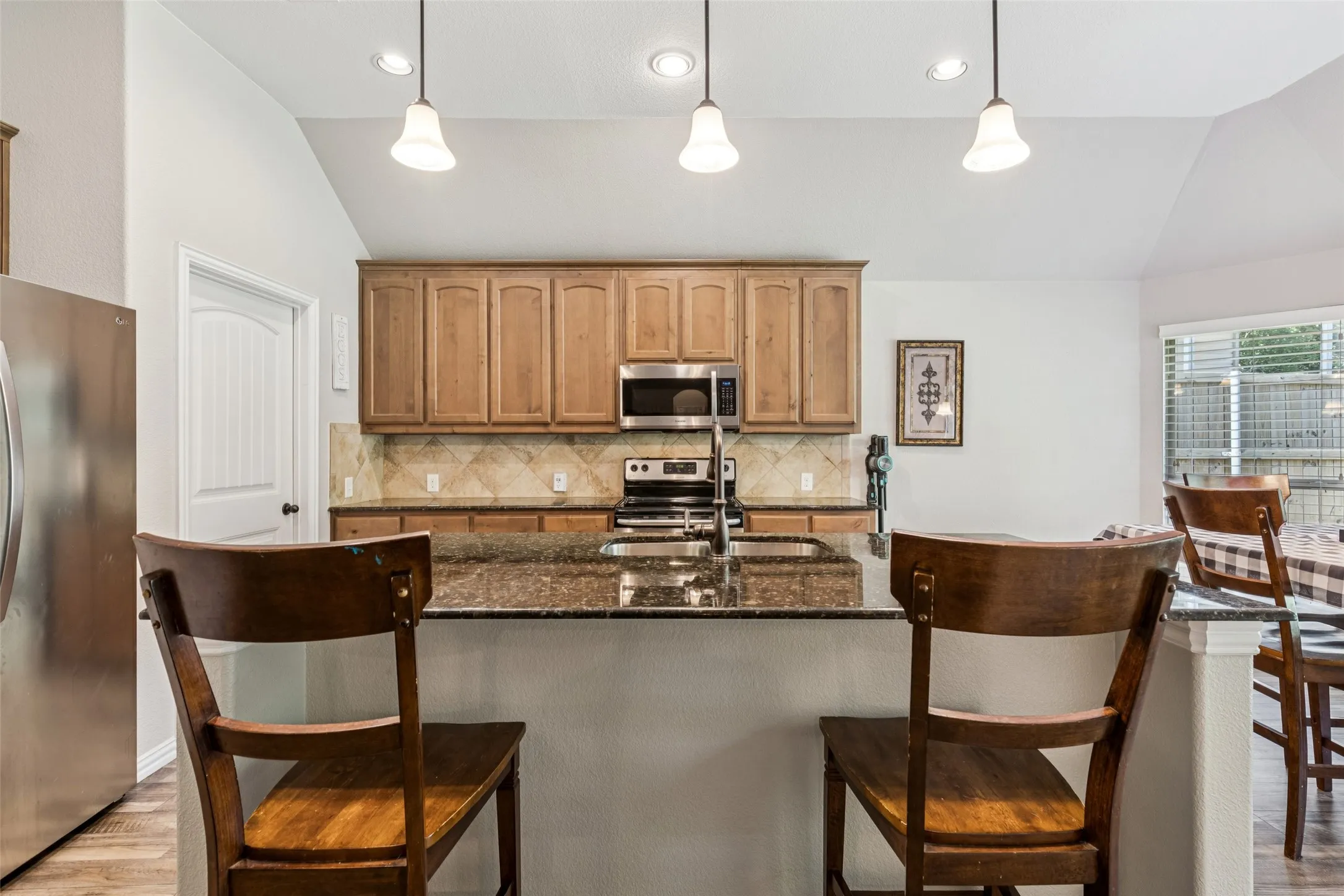 Single Family Residence For Sale in Fannin County , 1709 Yahweh, Leonard, Texas 75452, 4 Bedroom, 2 Bathroom, 2 Garage spaces, 2,002 Sqft, built in 2017, Preowned, mls#21203135, Real Estate Agent in Leonard, Homes For Sale in Fannin county, Homes For Sale in Leonard, Realtor in Leonard Texas, Real Estate Brokerage Independent Realty Texas, Luminita Cordes Realtor