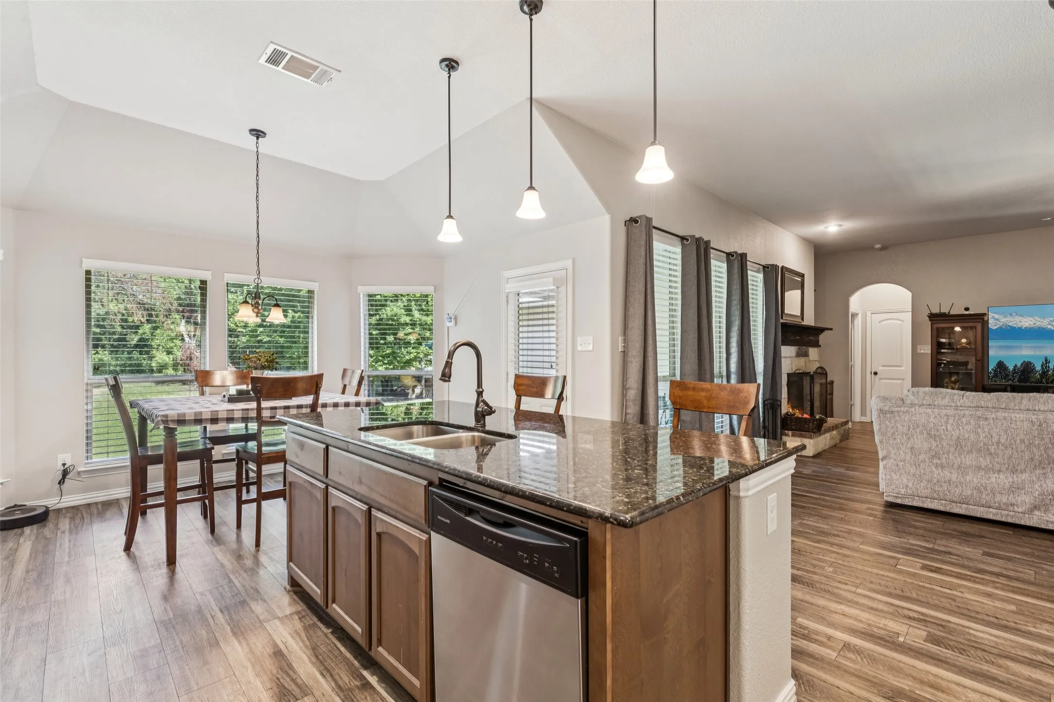 Single Family Residence For Sale in Fannin County , 1709 Yahweh, Leonard, Texas 75452, 4 Bedroom, 2 Bathroom, 2 Garage spaces, 2,002 Sqft, built in 2017, Preowned, mls#21203135, Real Estate Agent in Leonard, Homes For Sale in Fannin county, Homes For Sale in Leonard, Realtor in Leonard Texas, Real Estate Brokerage Independent Realty Texas, Luminita Cordes Realtor