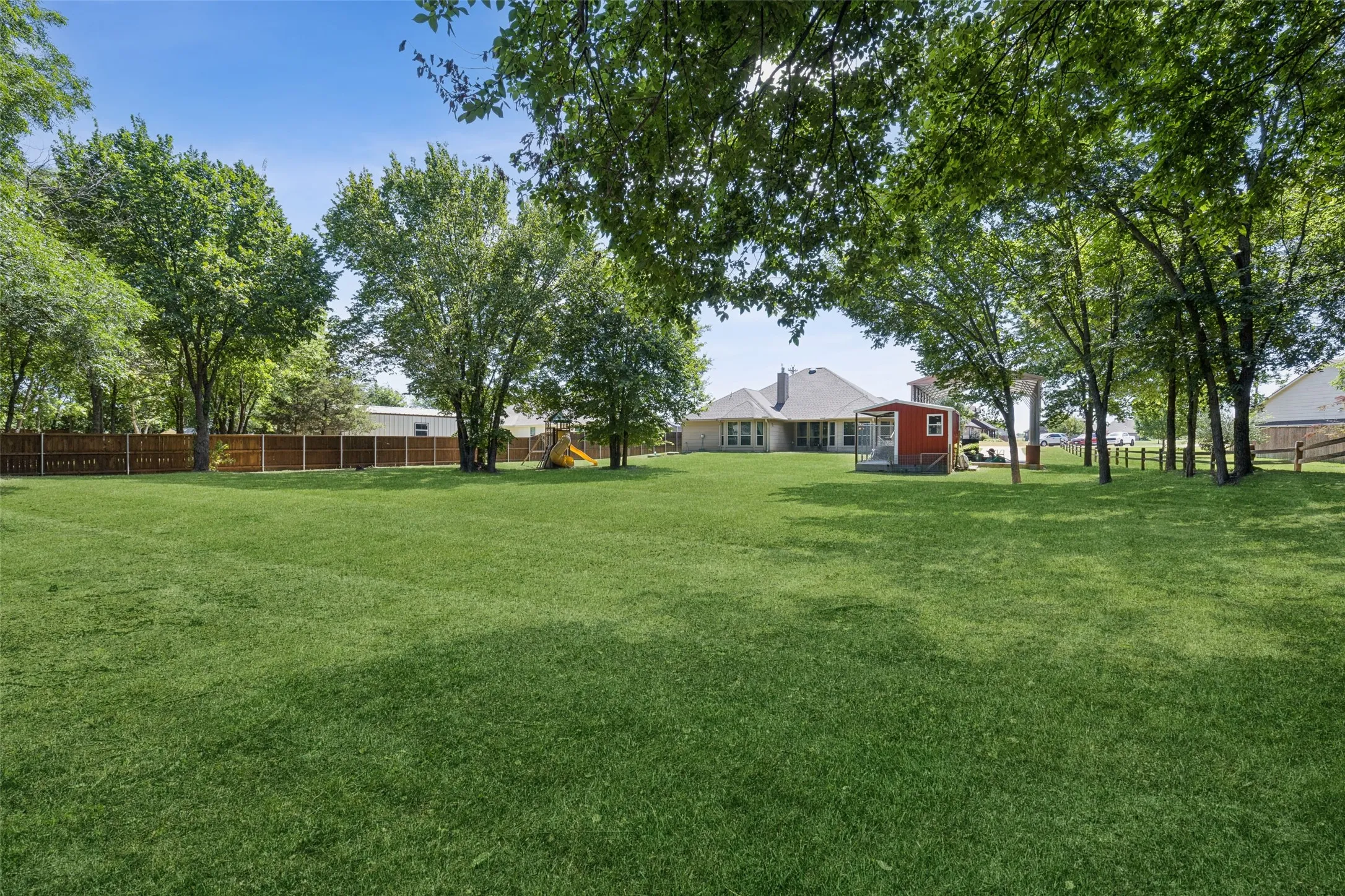 Single Family Residence For Sale in Fannin County , 1709 Yahweh, Leonard, Texas 75452, 4 Bedroom, 2 Bathroom, 2 Garage spaces, 2,002 Sqft, built in 2017, Preowned, mls#21203135, Real Estate Agent in Leonard, Homes For Sale in Fannin county, Homes For Sale in Leonard, Realtor in Leonard Texas, Real Estate Brokerage Independent Realty Texas, Luminita Cordes Realtor