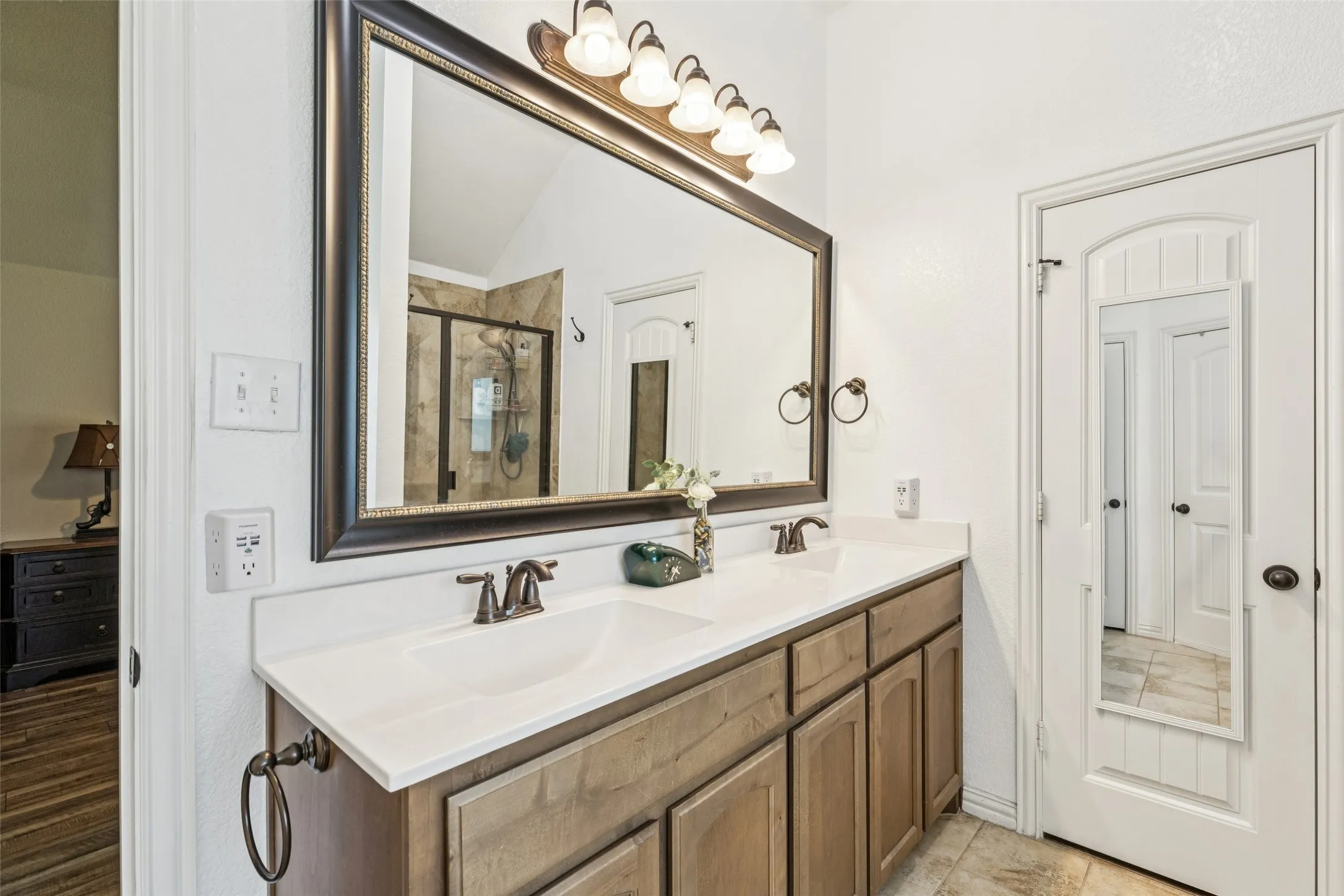Single Family Residence For Sale in Fannin County , 1709 Yahweh, Leonard, Texas 75452, 4 Bedroom, 2 Bathroom, 2 Garage spaces, 2,002 Sqft, built in 2017, Preowned, mls#21203135, Real Estate Agent in Leonard, Homes For Sale in Fannin county, Homes For Sale in Leonard, Realtor in Leonard Texas, Real Estate Brokerage Independent Realty Texas, Luminita Cordes Realtor