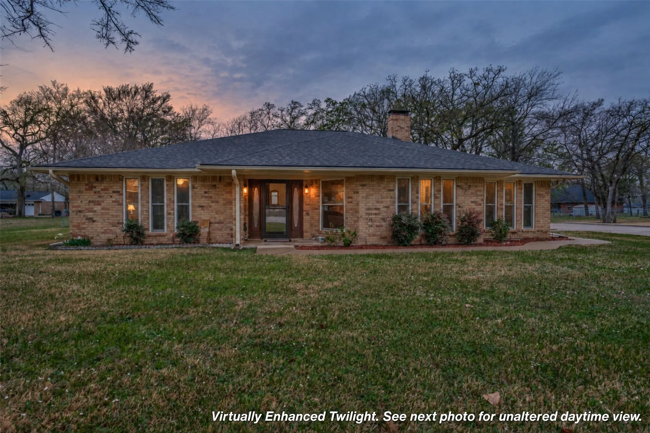 Single Family Residence For Sale in Henderson County , 5 Huckleberry Lane, Star Harbor, Texas 75148, 3 Bedroom, 2 Bathroom, 2 Garage spaces, 1,958 Sqft, built in 1985, mls#21204853, Real Estate Agent in Star Harbor, Homes For Sale in Henderson county, Homes For Sale in Star Harbor, Realtor in Star Harbor Texas, Real Estate Brokerage Independent Realty Texas, Luminita Cordes Realtor