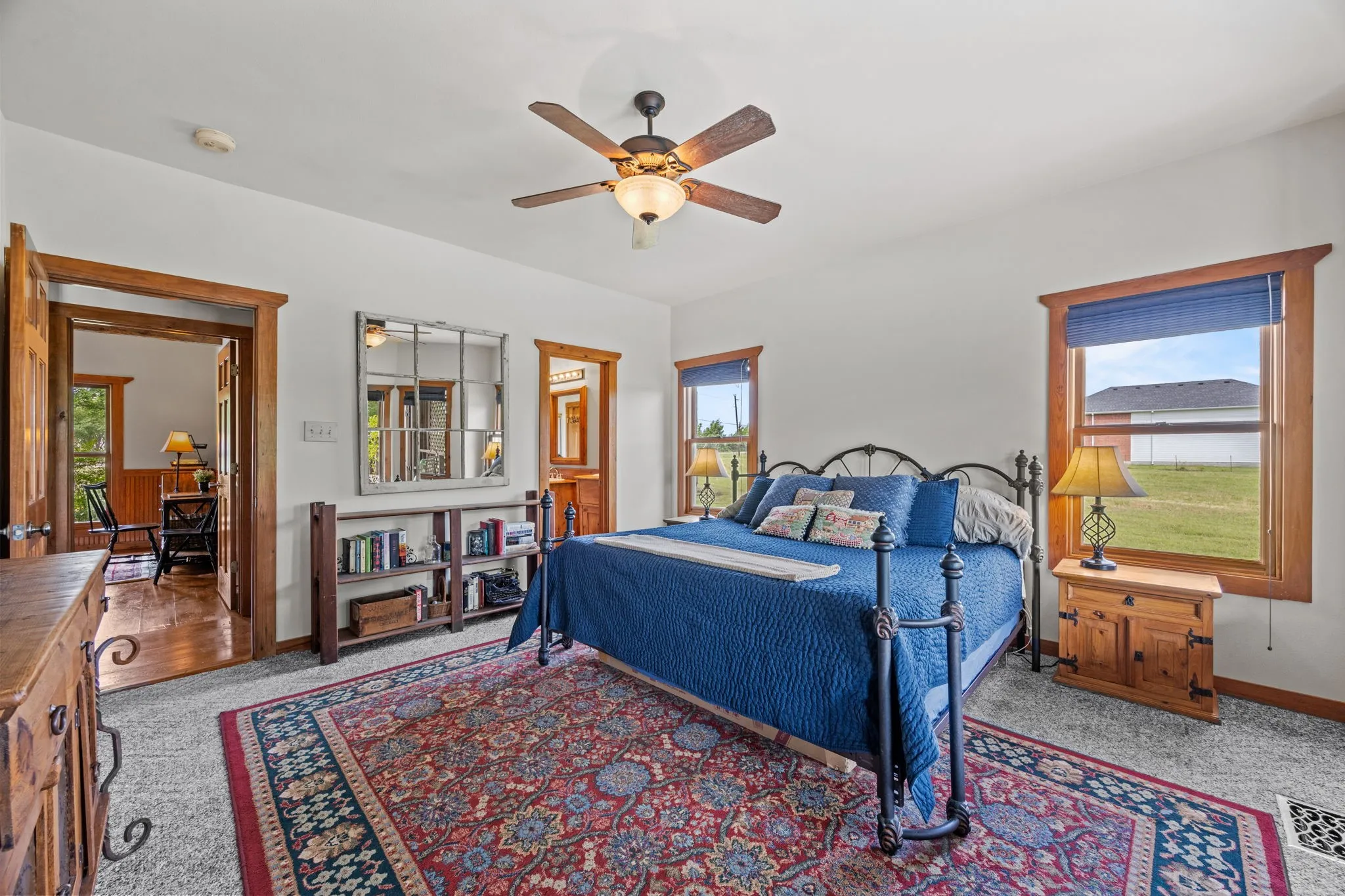 Spacious primary BR w/ensuite bathroom w/jetted tub
