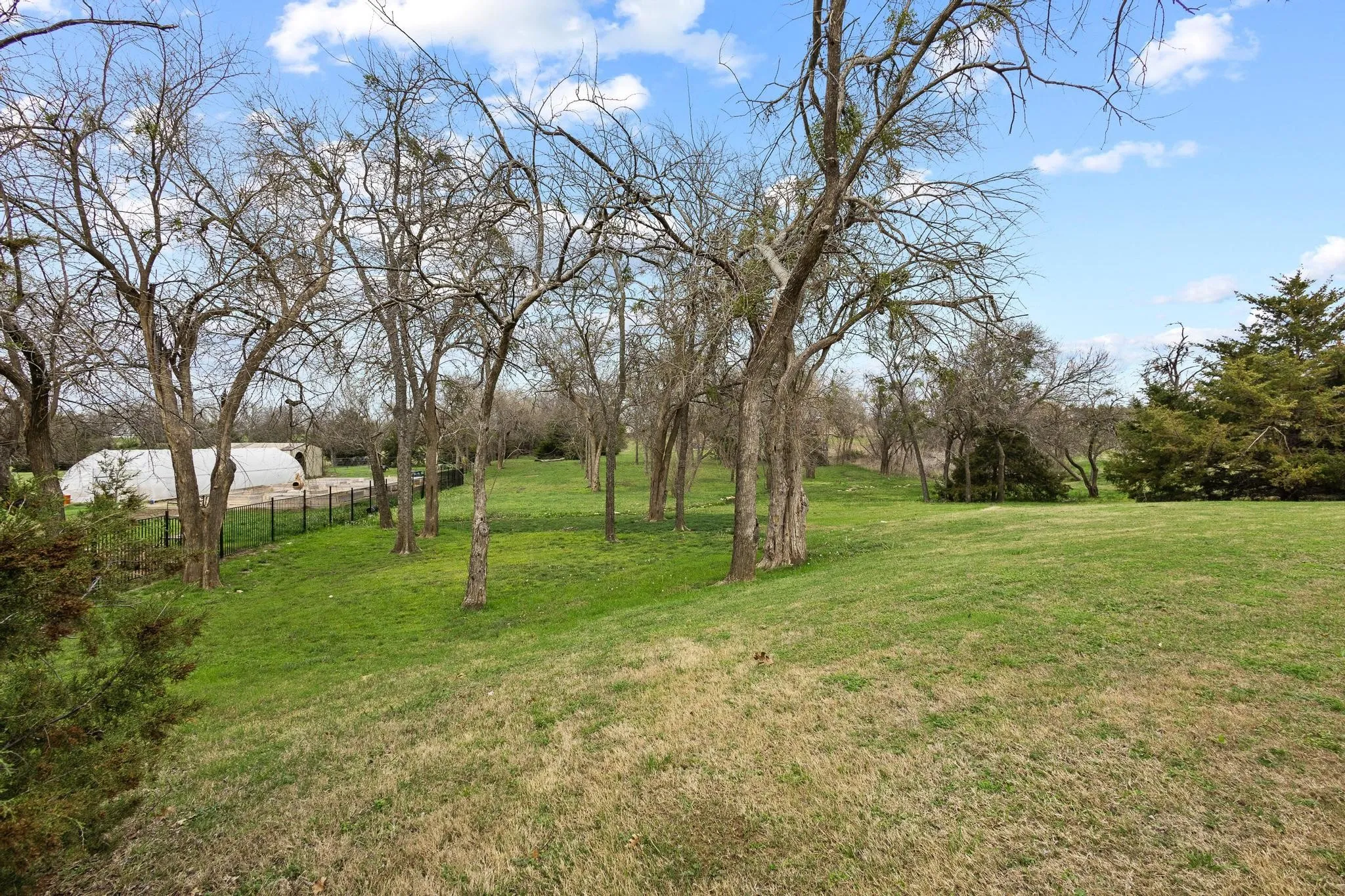 Single Family Residence For Sale in Grayson County , 411 Kerfoot Drive, Gunter, Texas 75058, 6 Bedroom, 5 Bathroom, 2 Garage spaces, 5,065 Sqft, built in 1999, Preowned, mls#21201824, Real Estate Agent in Gunter, Homes For Sale in Grayson county, Homes For Sale in Gunter, Realtor in Gunter Texas, Real Estate Brokerage Independent Realty Texas, Luminita Cordes Realtor