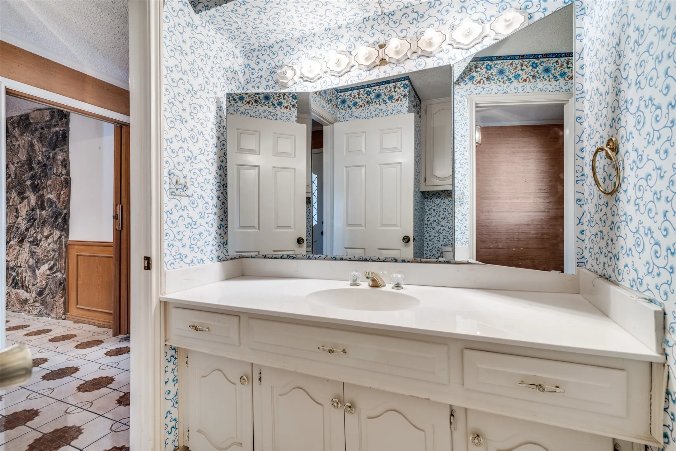 Half bath near the foyer