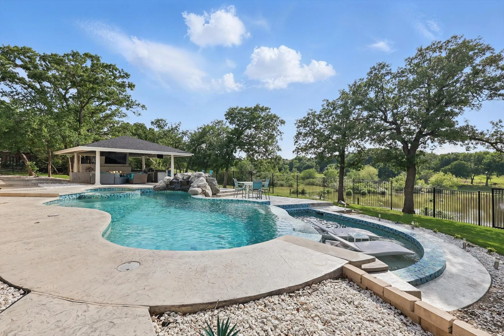 Single Family Residence For Sale in Denton County , 772 Lakewood Court, Highland Village, Texas 75077, 4 Bedroom, 5 Bathroom, 3 Garage spaces, 4,317 Sqft, built in 1992, Preowned, mls#21191250, Real Estate Agent in Highland Village, Homes For Sale in Denton county, Homes For Sale in Highland Village, Realtor in Highland Village Texas, Real Estate Brokerage Independent Realty Texas, Luminita Cordes Realtor